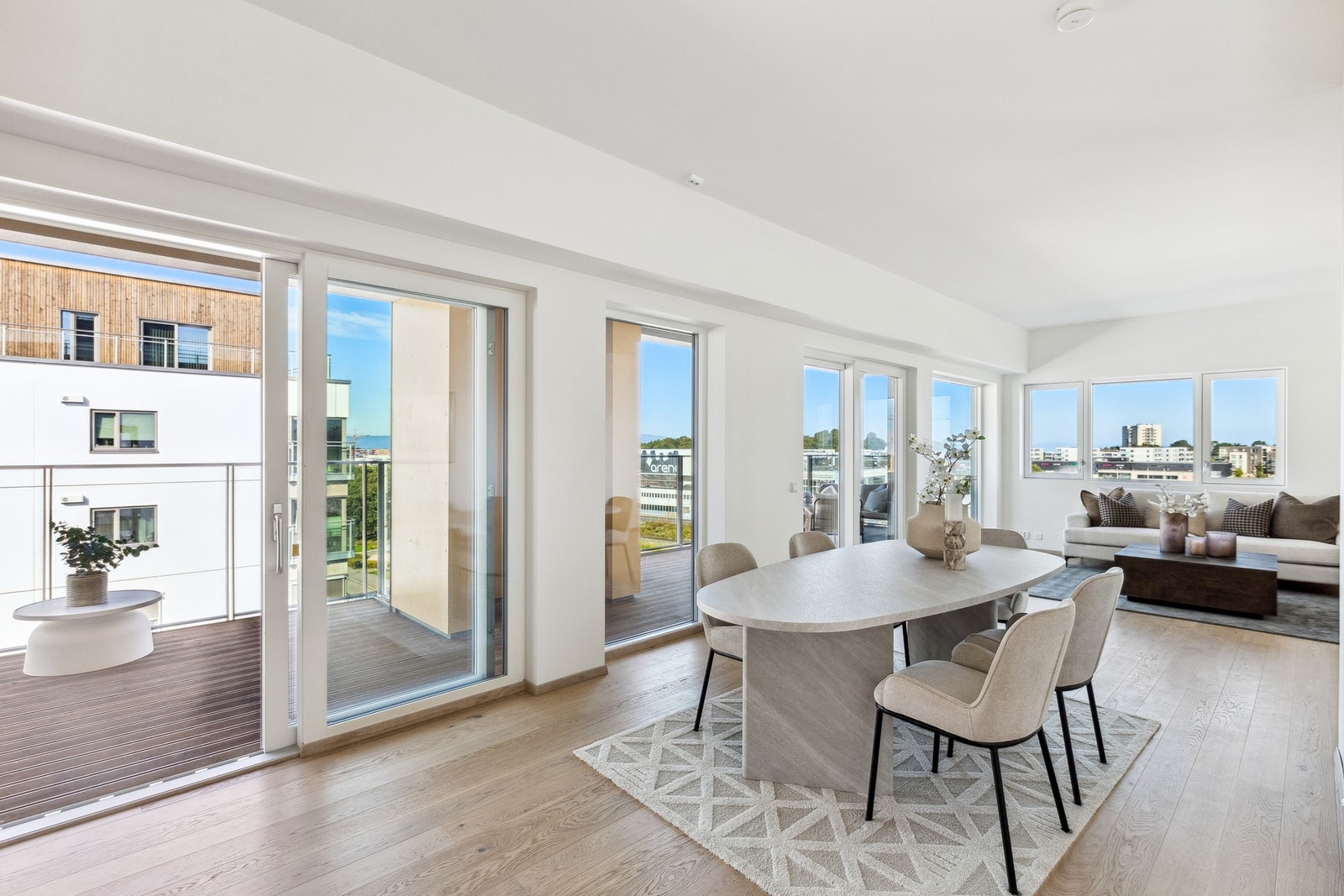 Leiligheten har en romslig og godt utnyttet planløsning med en åpen stue - og kjøkkenløsning. Galleribilde