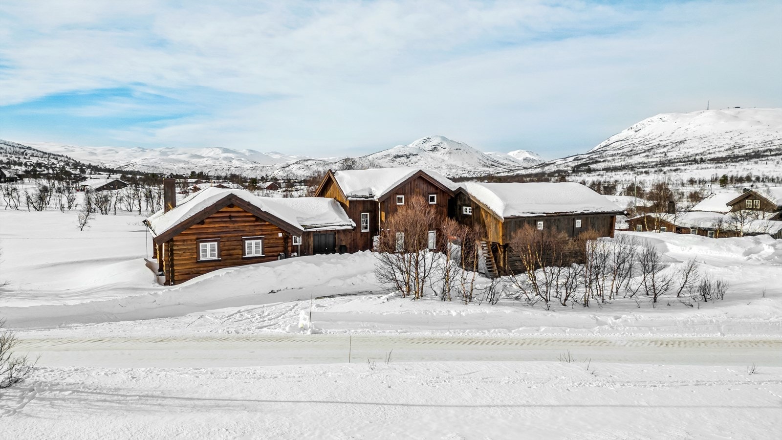 Stor usjenert tomt med praktfull utsikt over Hovden. Tomten ligger meget solrikt til vendt mot sydvest som gir optimale solforhold. Galleribilde