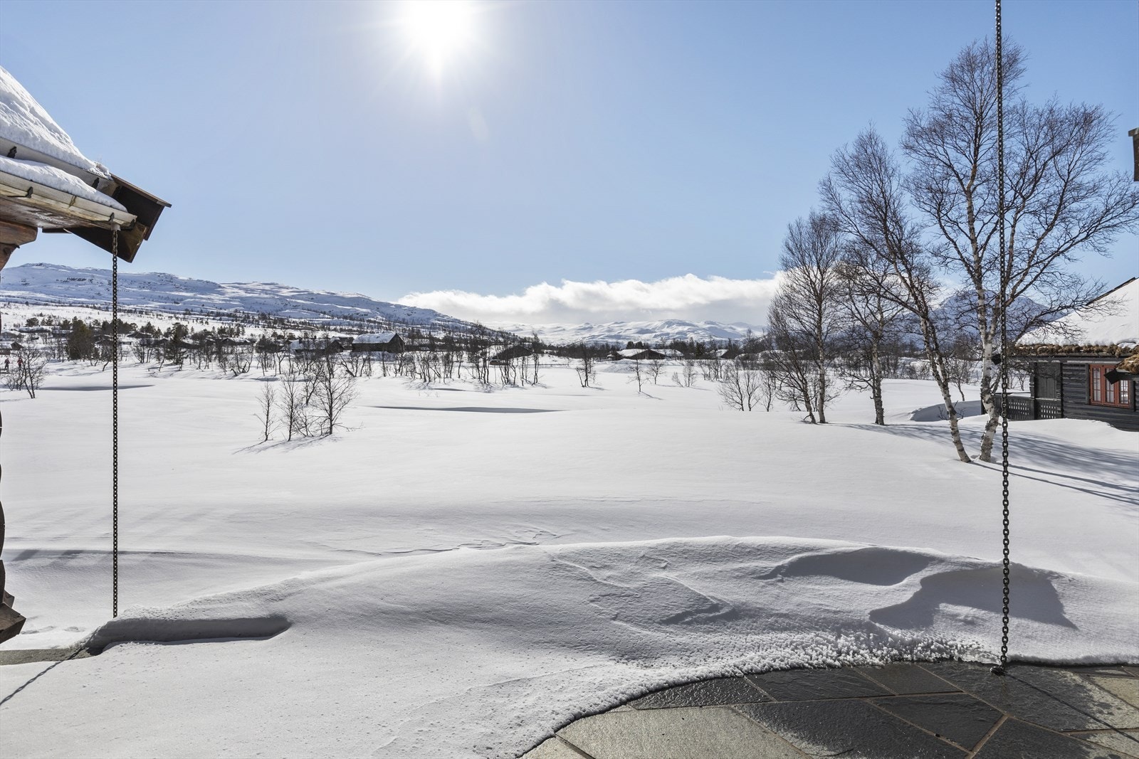 Stor usjenert tomt med praktfull utsikt over Hovden. Tomten ligger meget solrikt til vendt mot sydvest som gir optimale solforhold. Galleribilde