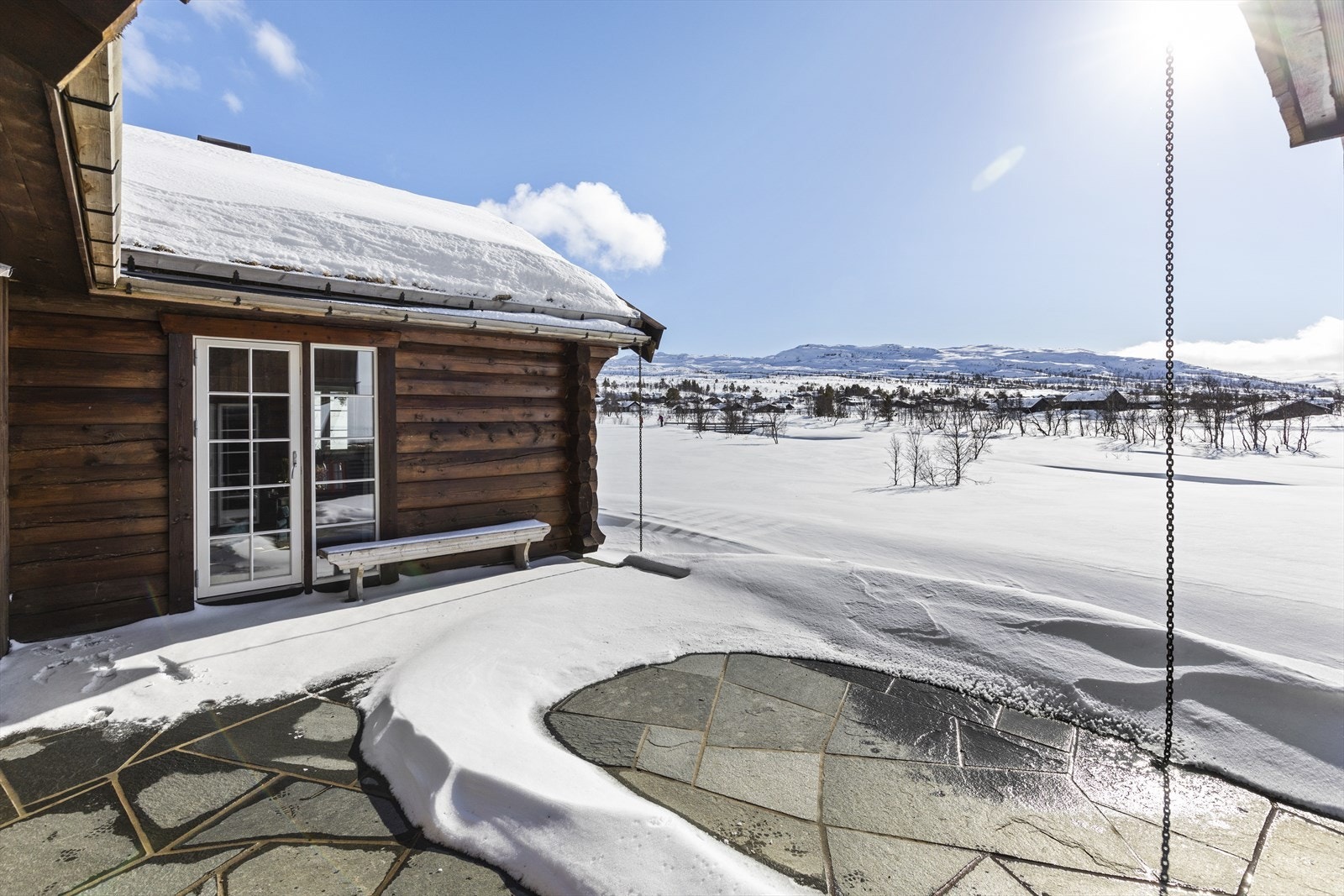 Stor usjenert tomt med praktfull utsikt over Hovden. Tomten ligger meget solrikt til vendt mot sydvest som gir optimale solforhold. Galleribilde