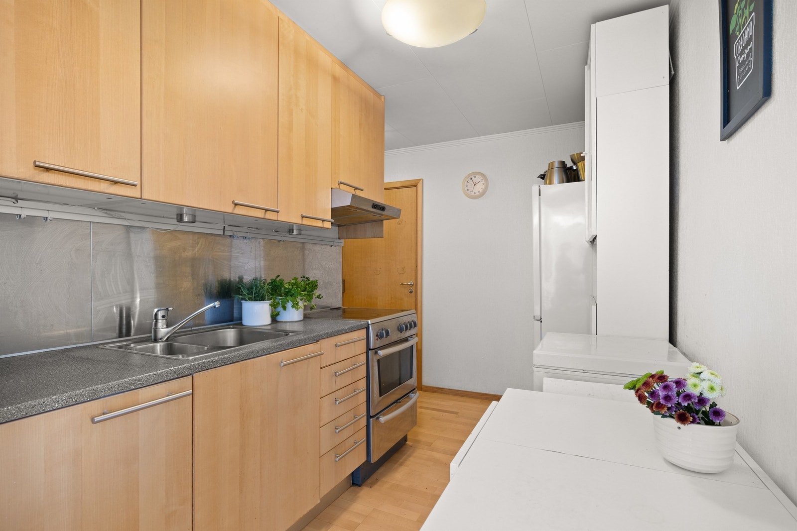 Kjøkken i utleiedel nr. 1 i underetasjen. Galleribilde