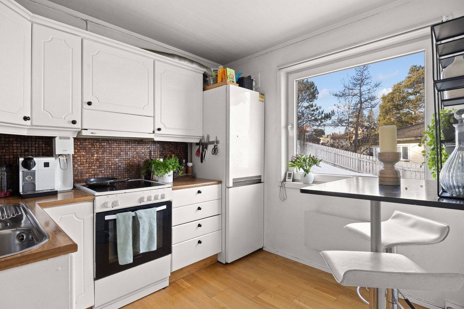 Kjøkken i utleiedel nr. 2 i underetasjen. Galleribilde