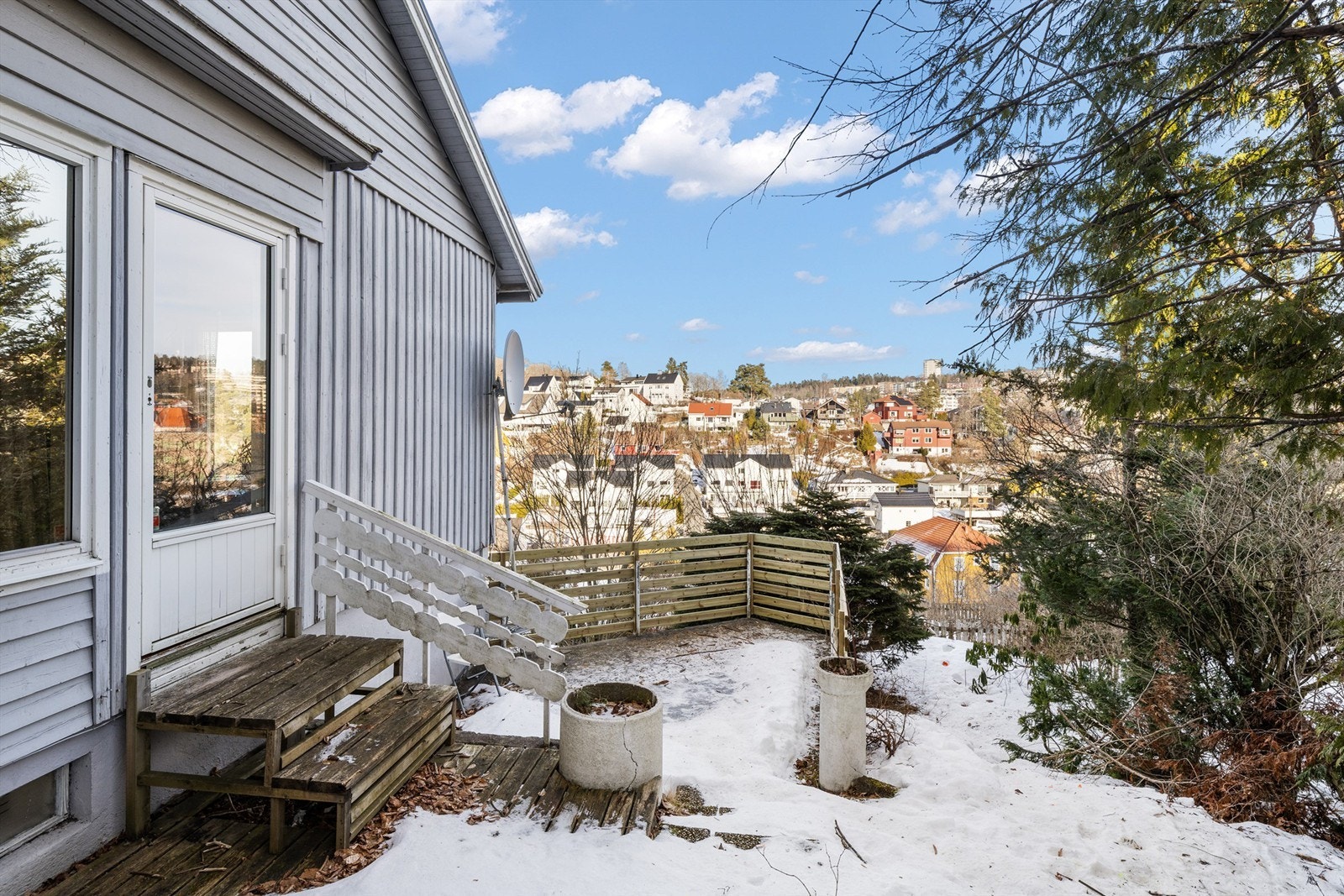 Uteplass med utgang fra øverste etasje. Galleribilde