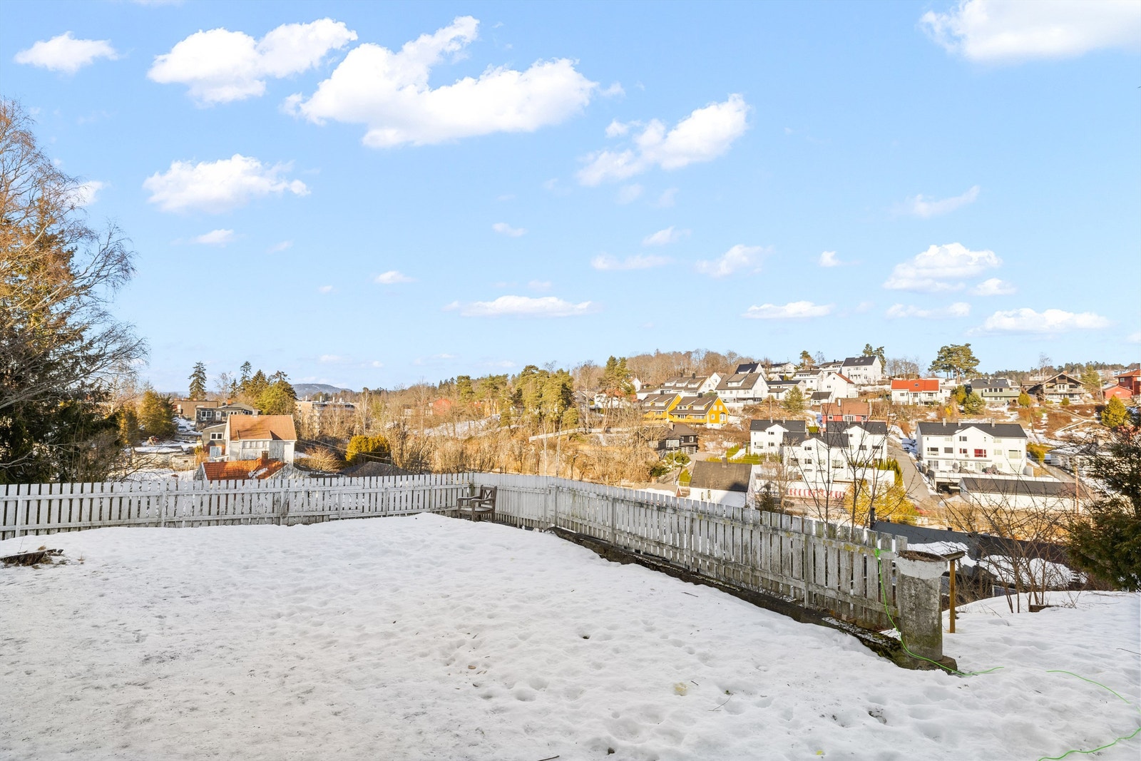 Stor, flat gressplen - perfekt for barnefamilier. Galleribilde