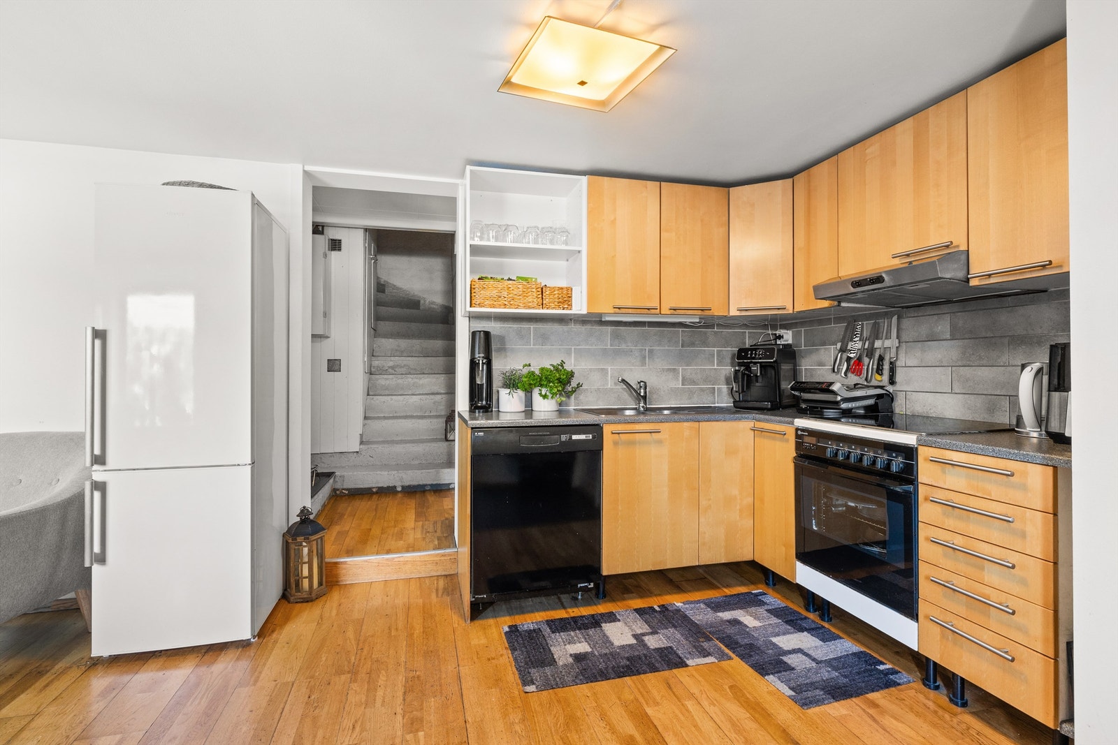 Kjøkken i utleiedel i kjelleren. Galleribilde