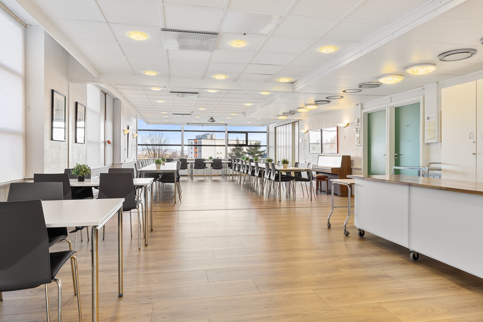 Lokalet Camilla er et serverings- og festlokale som kan leies ut til beboere. Her serveres det også middag tirs-tors. Galleribilde