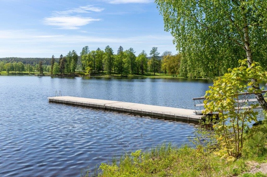 Fantastiske turmuligheter i nærområdet sommer som vinter. Her fra badeplass ved Bogstadvannet Galleribilde