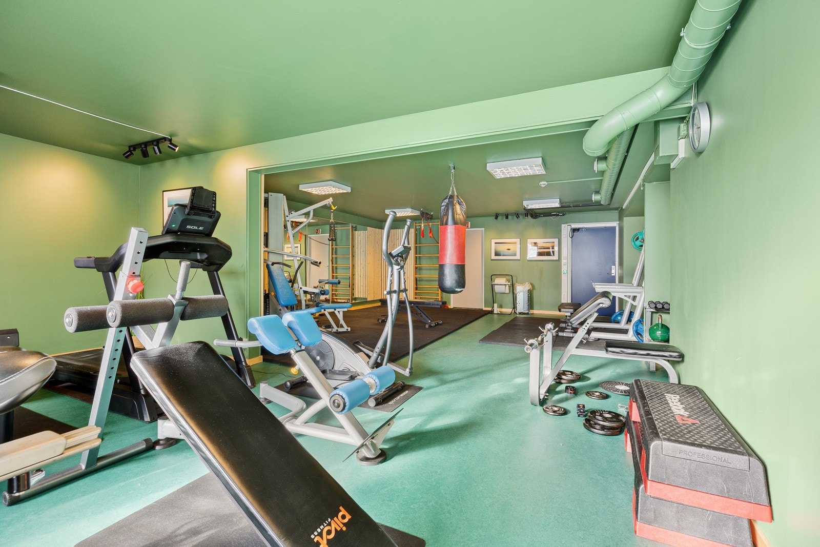 Borettslaget har flere fellestilbud for beboerne som blant annet trimrom med badstue i tilknytning Galleribilde