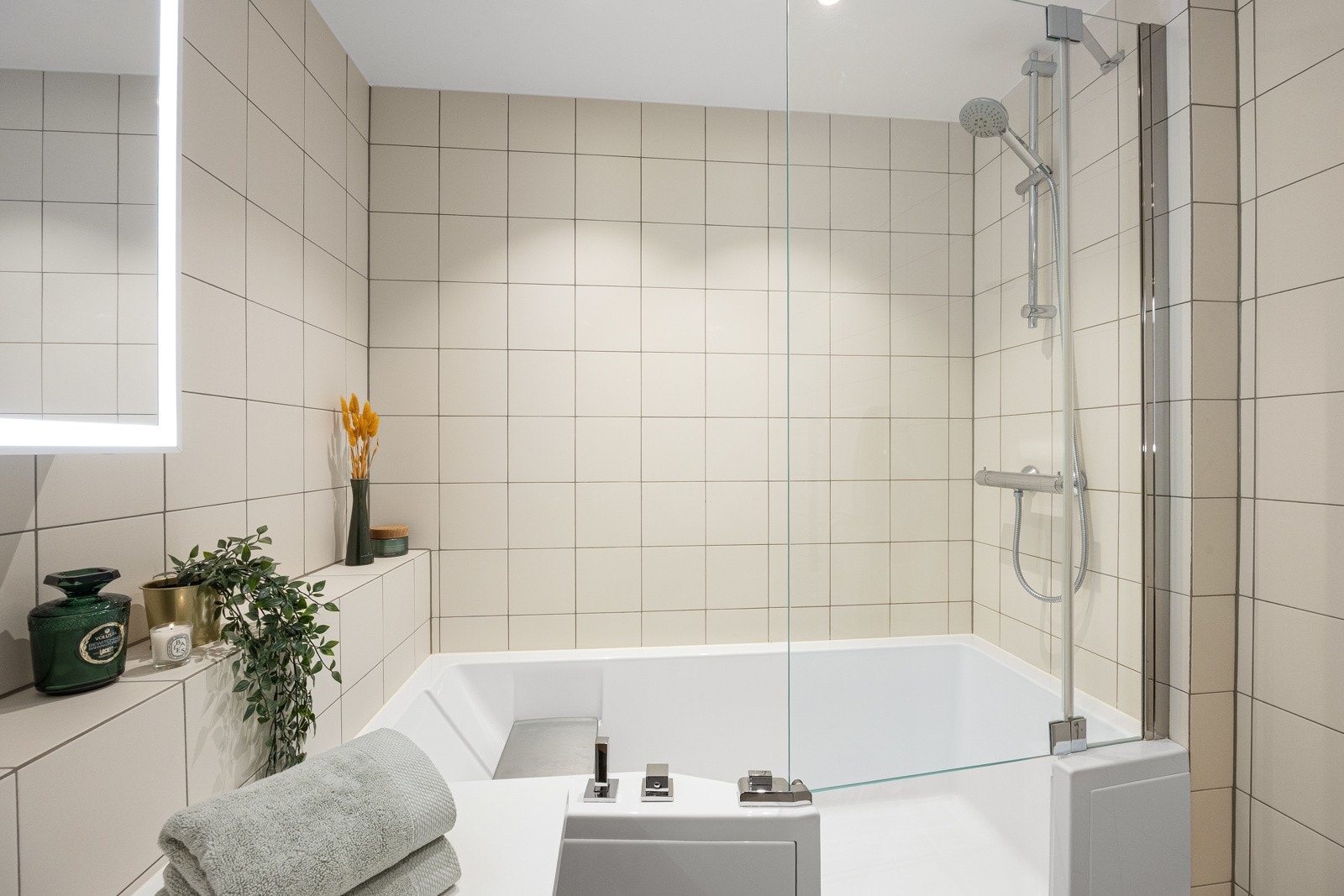 Novellini Iris badekar med dør og dusj. Galleribilde