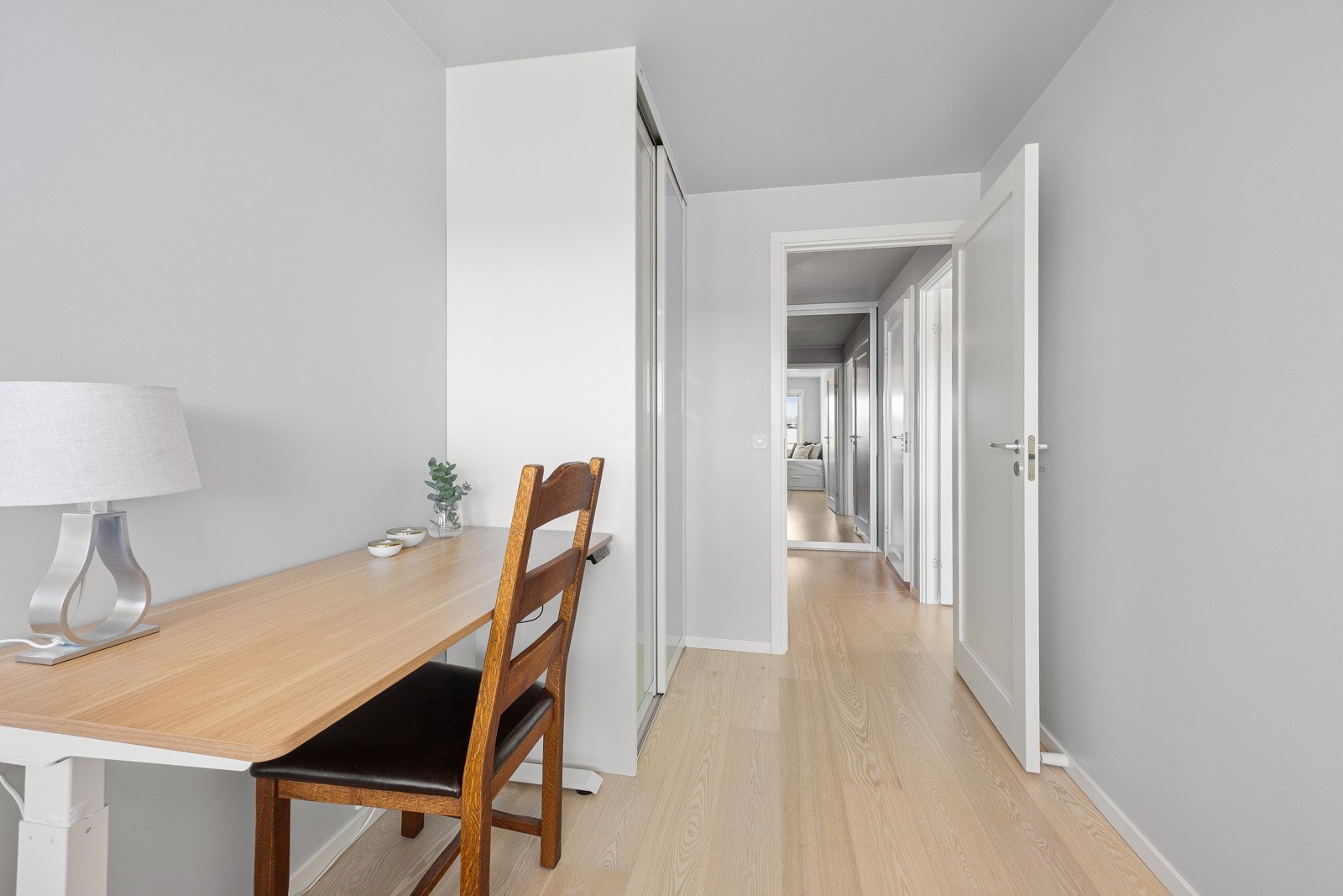 Elfa skyvedørsgarderobe Galleribilde