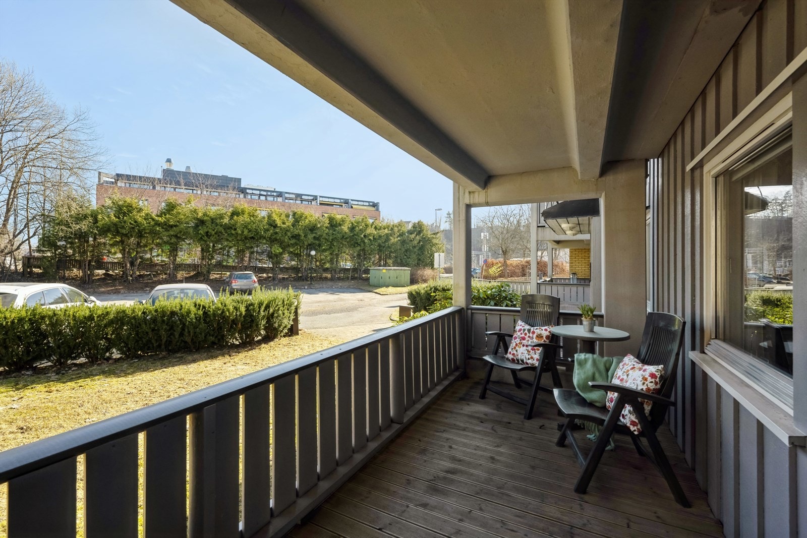 Romslig balkong på 10m2 som vender nord-øst. Galleribilde