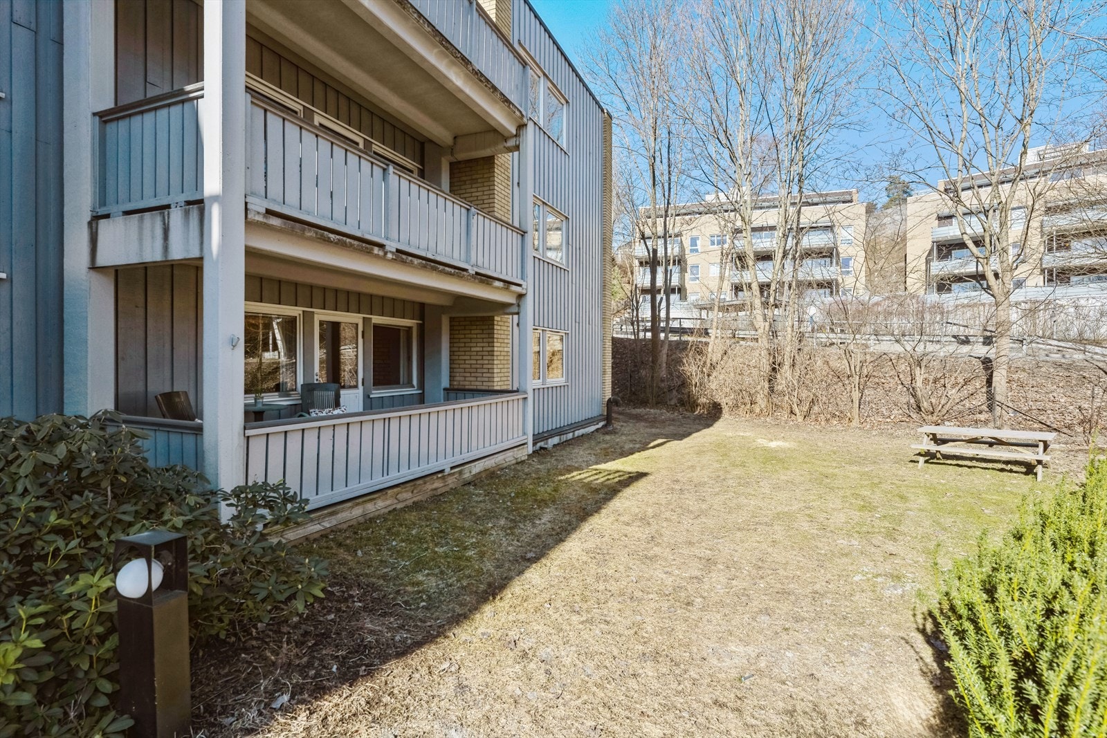Leiligheten ligger i et attraktivt og sentralt område på Stabekk i Bærum kommune, med nærhet til alt! Galleribilde