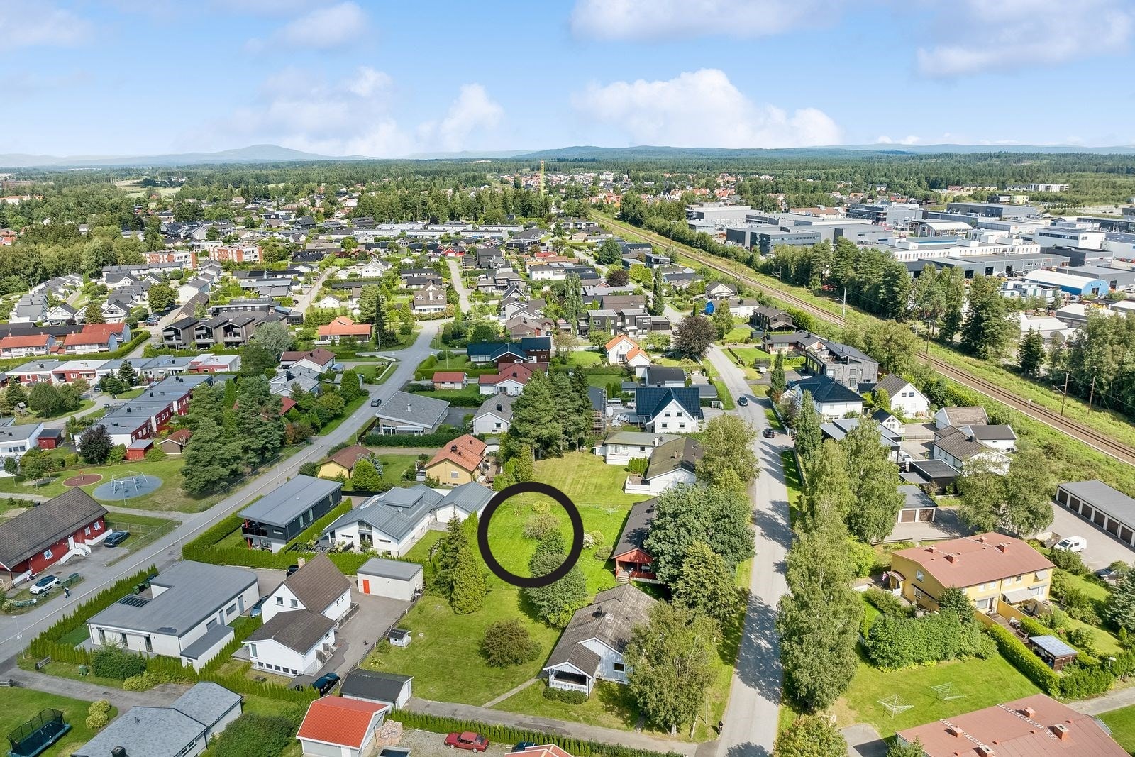 Sentralt beliggende tomt på 482,5 kvm. Galleribilde