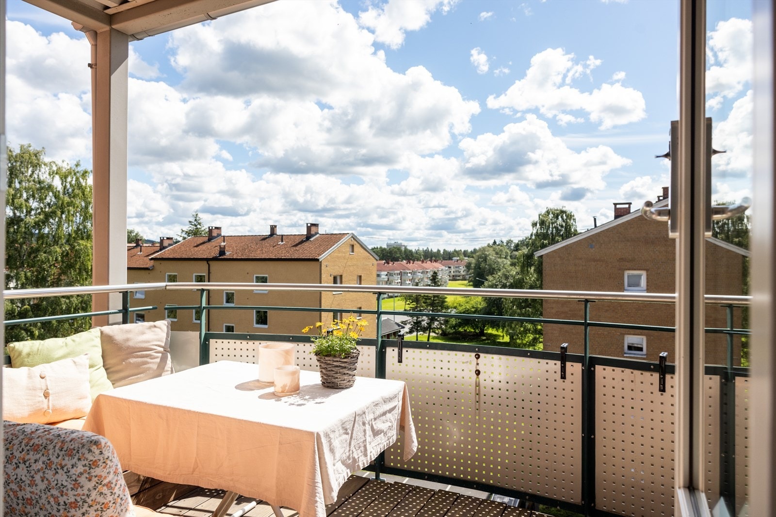 - Sydvendt balkong på 8 kvm - Galleribilde