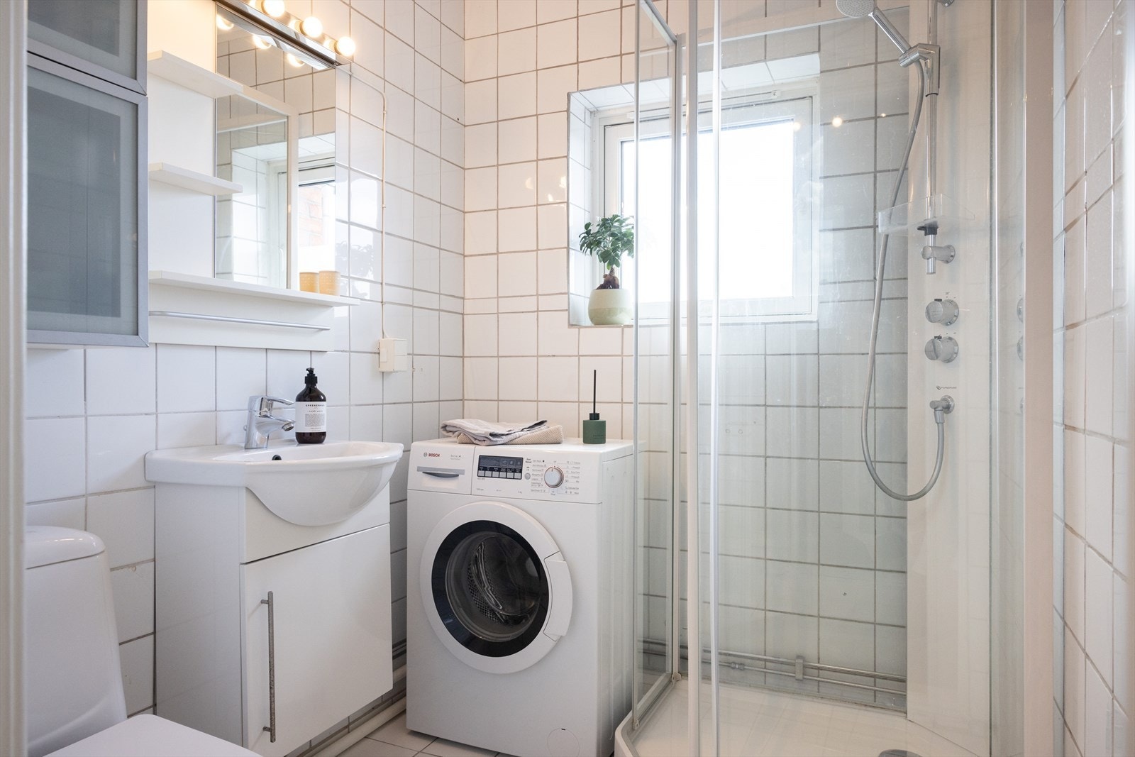 - Flislagt baderom med varme i gulvet - Galleribilde