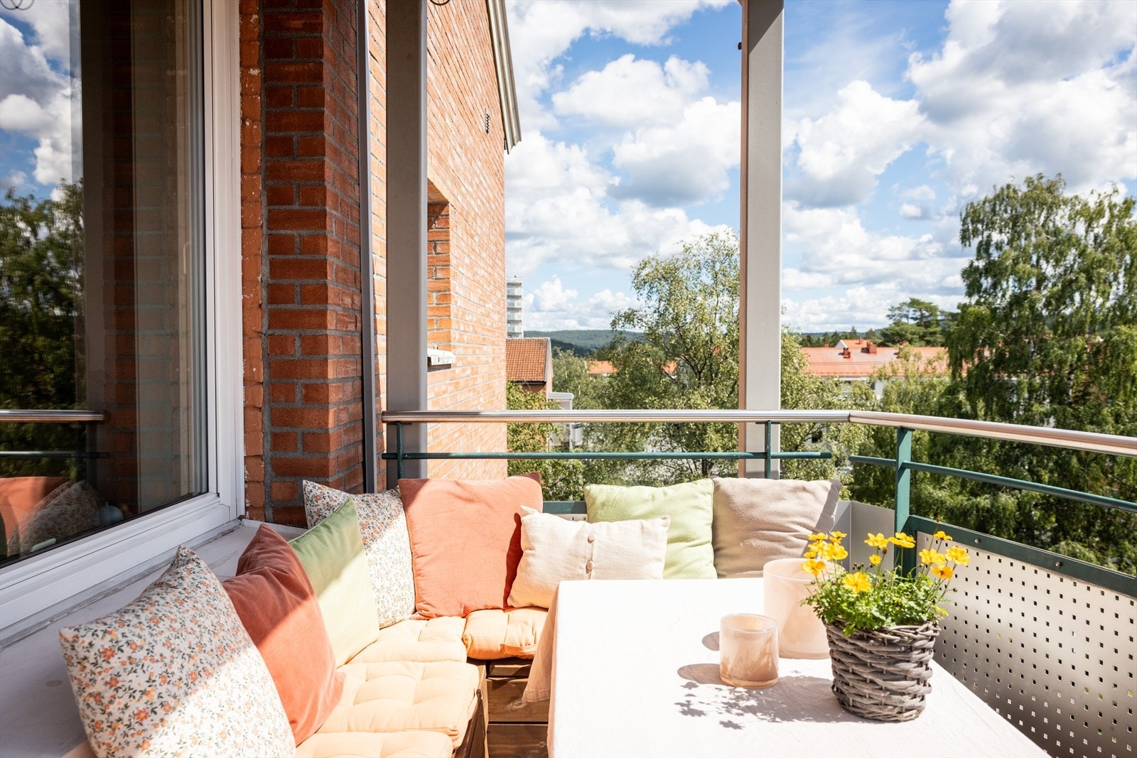 - God plass til utemøblement og grill - Galleribilde