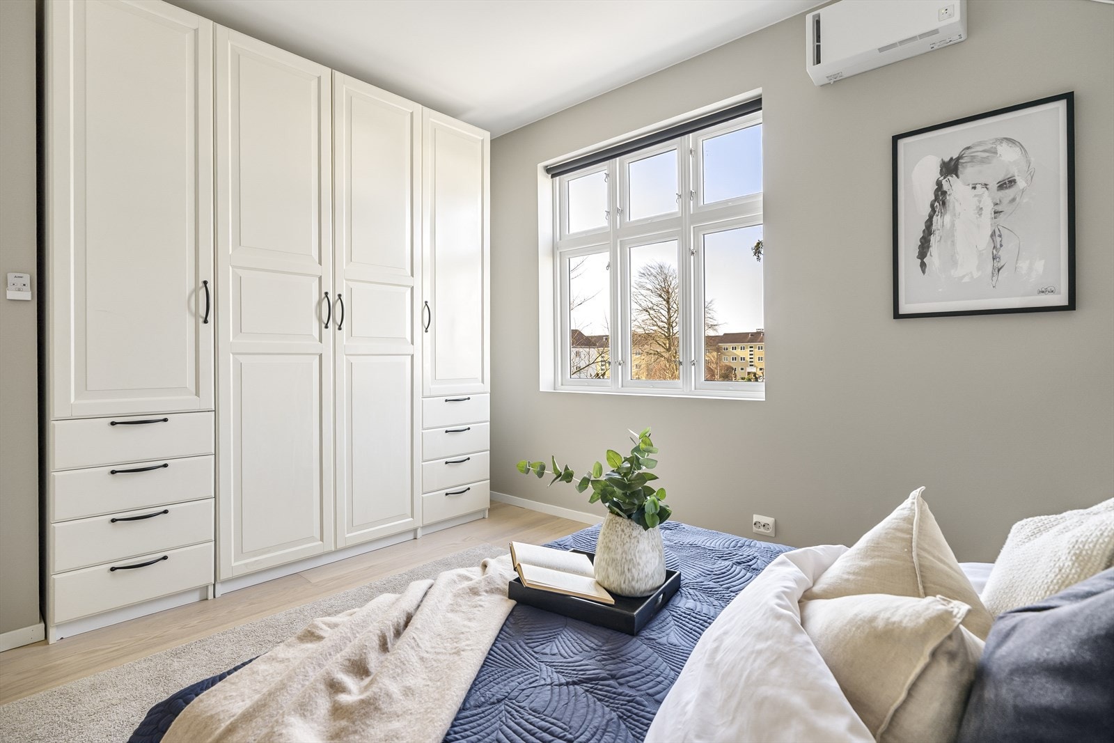 Hovedsoverommet er utstyrt med garderobeskap. Galleribilde