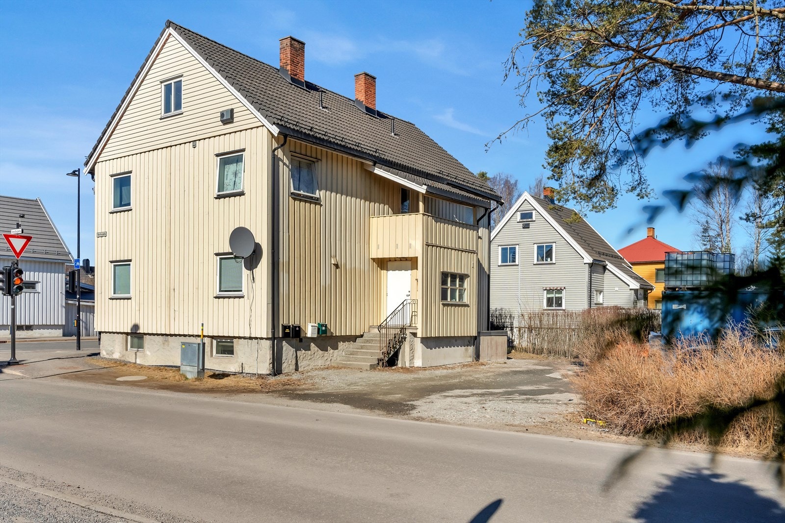I dag fremstår boligen som et rehabiliteringsobjekt med et stort potensiale! Galleribilde
