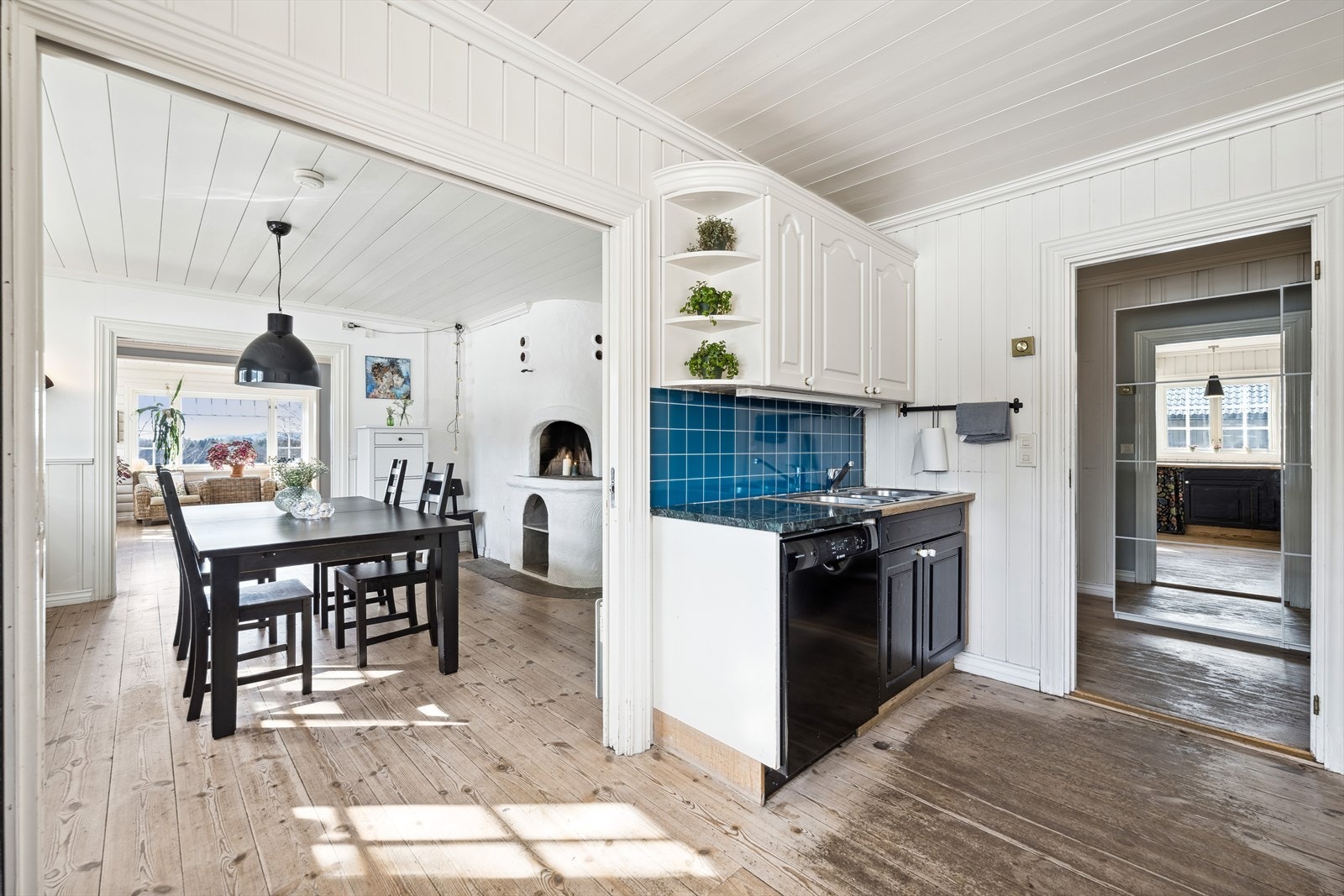 Kjøkkenet mot spisestuen Galleribilde