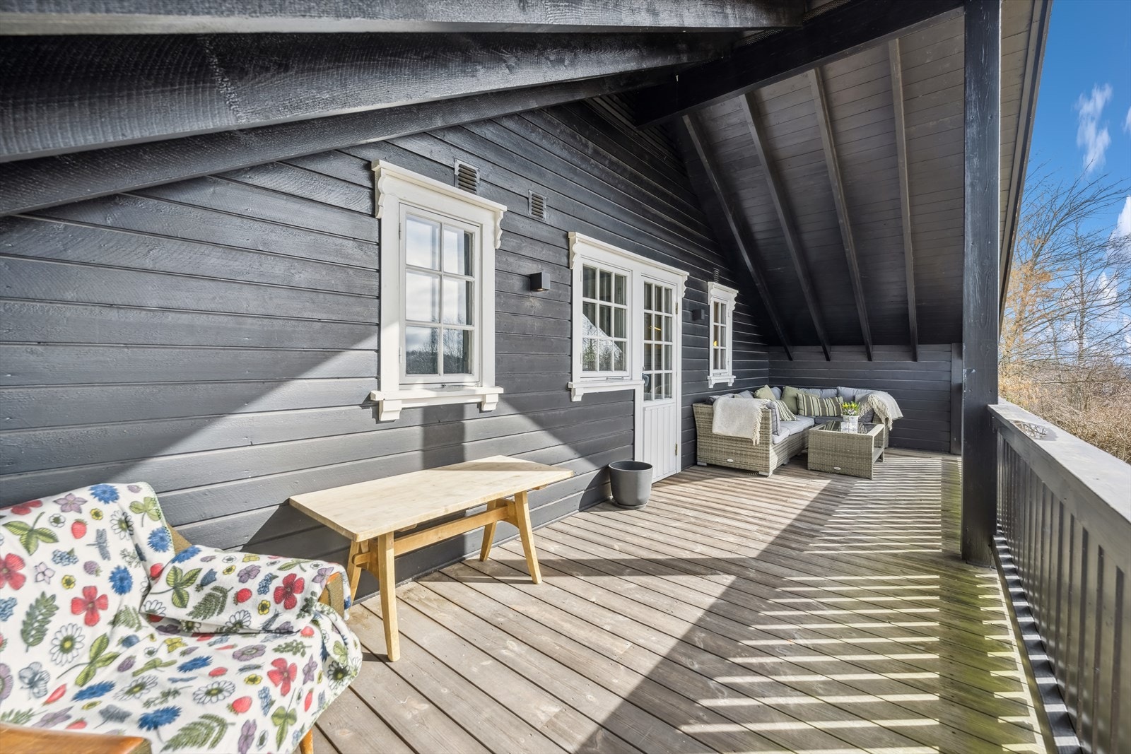 Her er det bare å nyte solen og utsikten Galleribilde