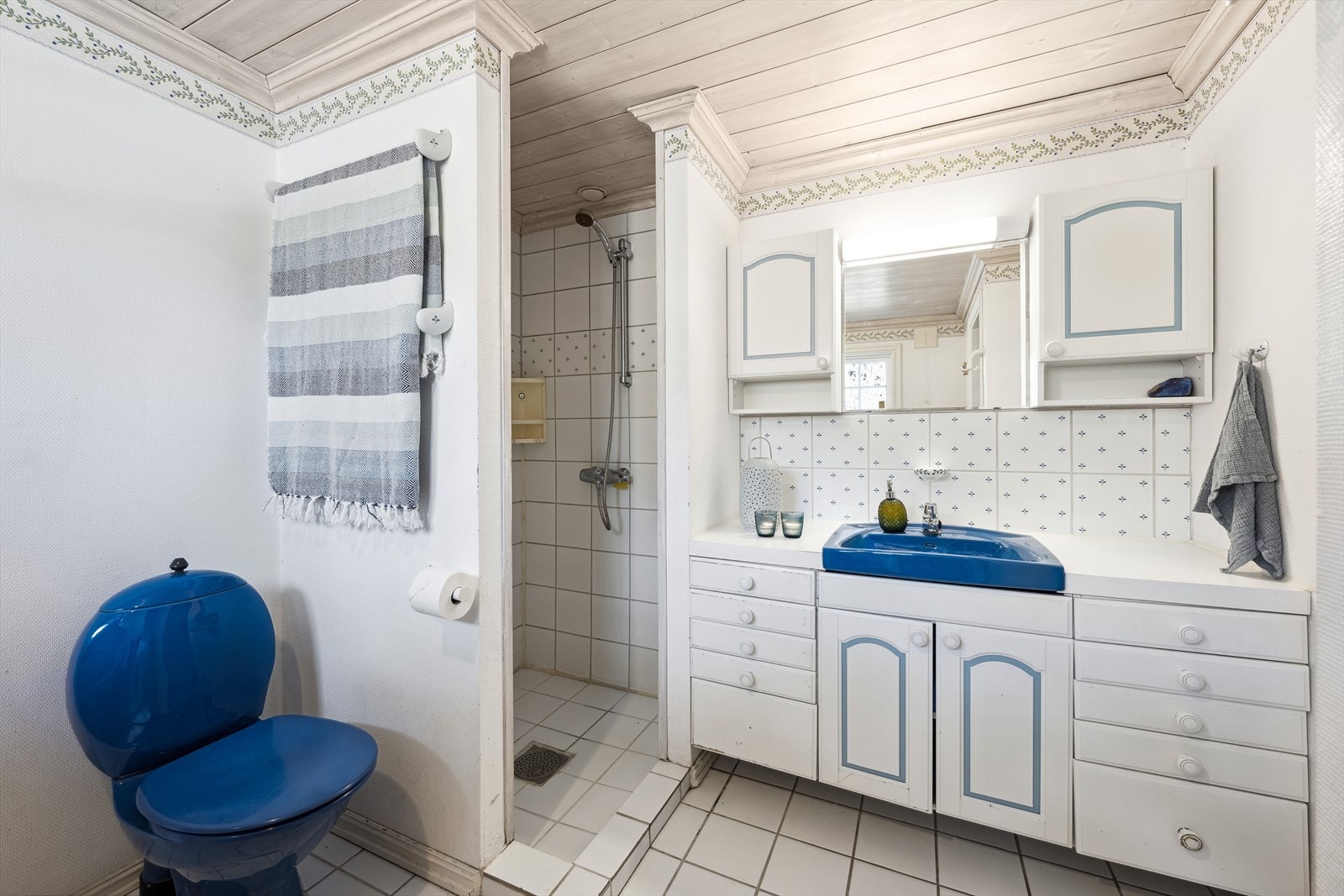 Bad/wc med dusjnisje Galleribilde