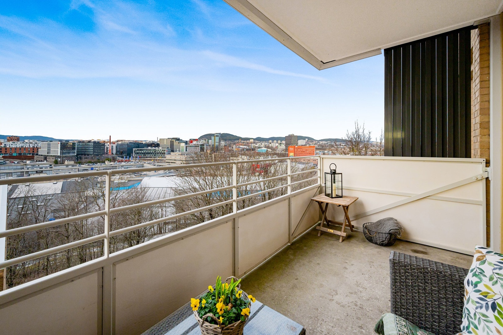 Fra byggets 6. etasje er det lite innsyn og man har også vid utsikt over Oslo. Galleribilde
