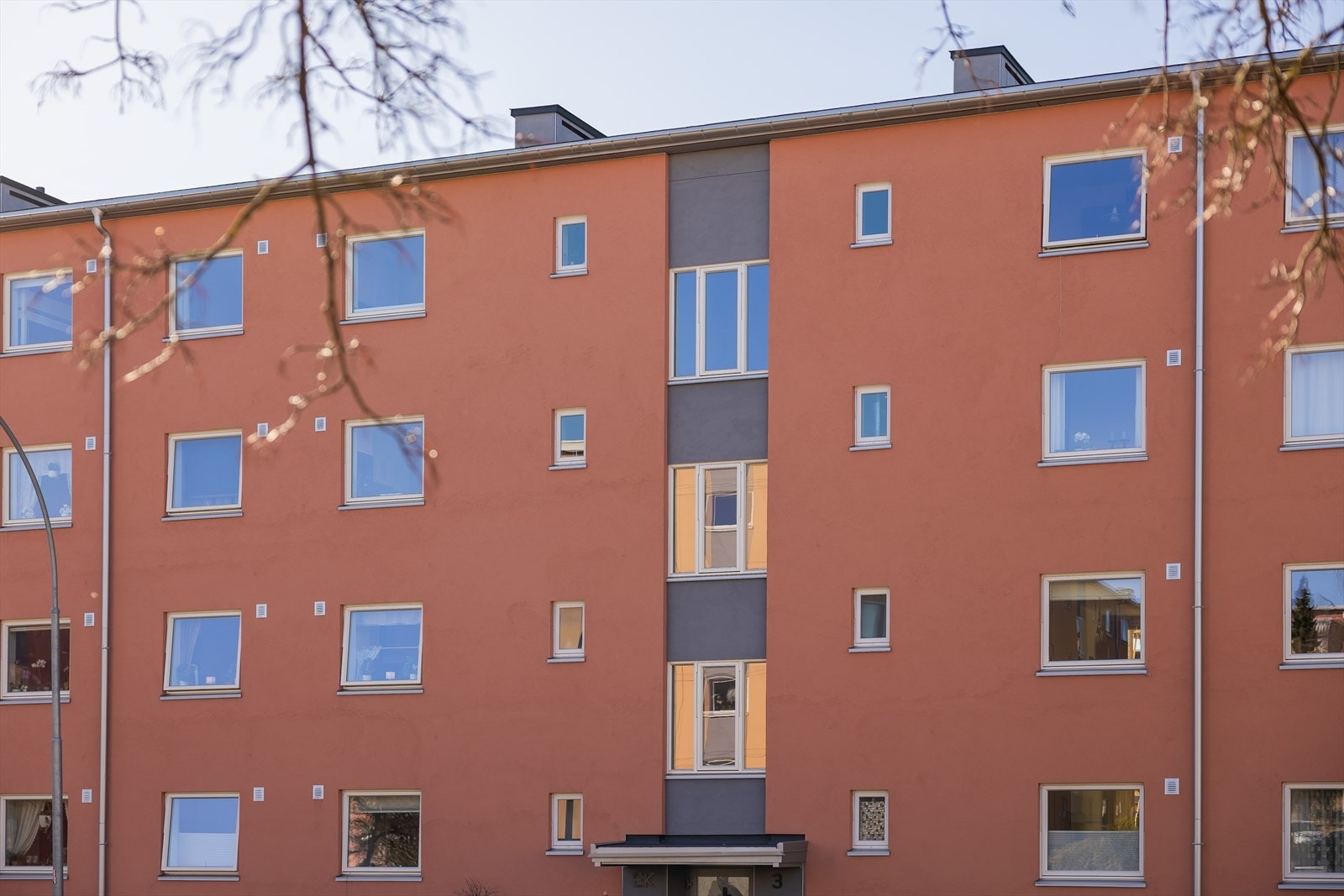 Leiligheten ligger i et veletablert og godt boligområde, meget barnevennlig og rolig. Galleribilde