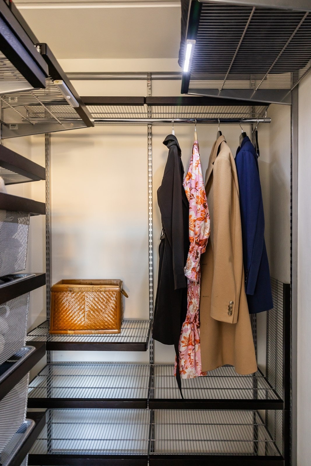 Walk-in garderobe. Galleribilde