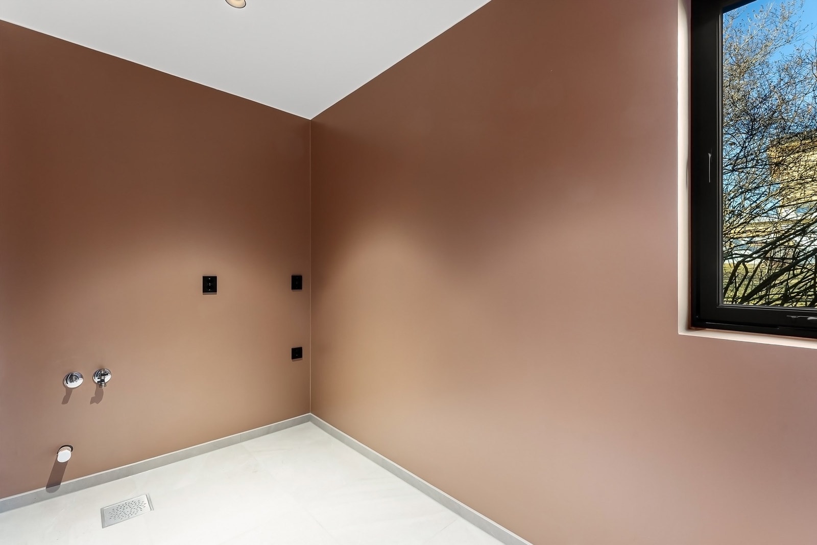 I 2. etasjen finner vi det andre vaskerommet - For familiens fintøy Galleribilde