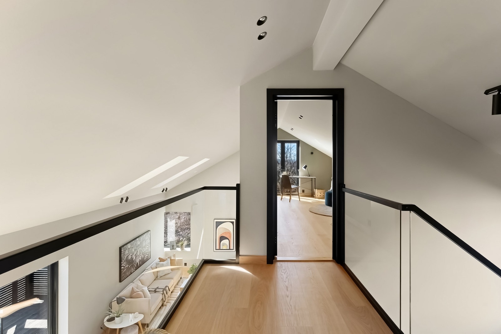 I 3. etasje har du de to siste soverommene, bad og godt med lagringsplass Galleribilde