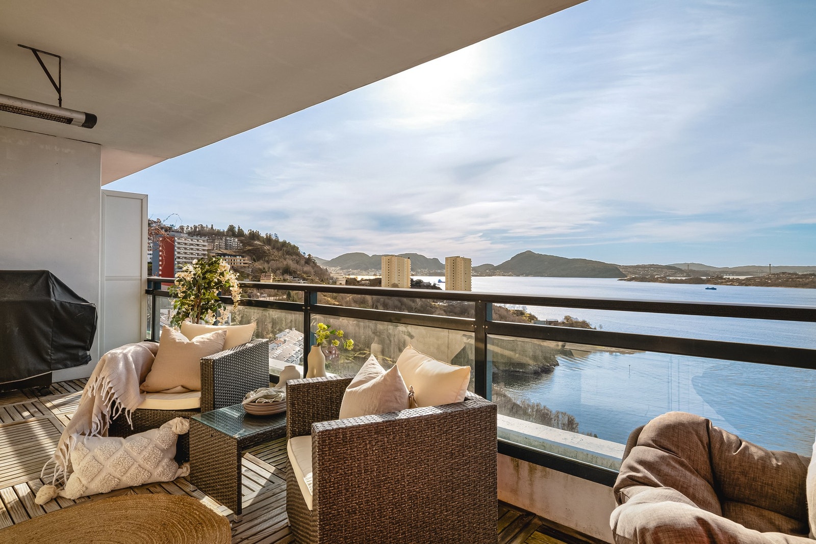 Her er det god plass til en sittegruppe og annet ønsket møblement Galleribilde