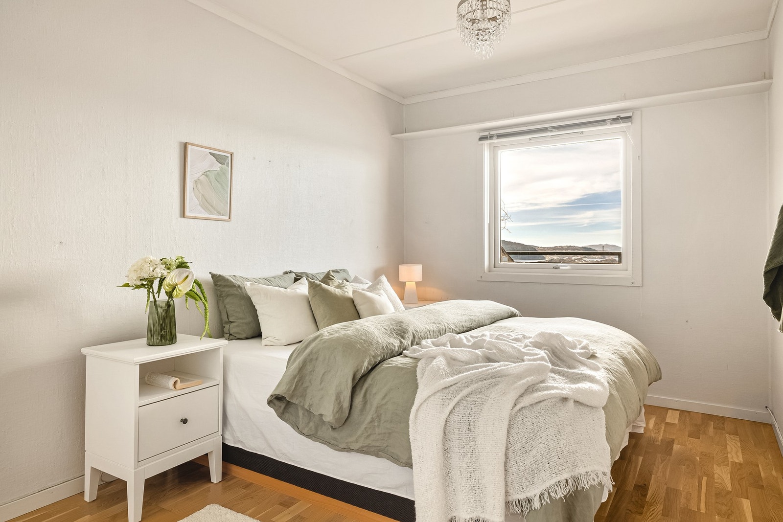 Boligen har 2 gode soverom med vindusflater som sørger for godt med naturlig lys Galleribilde