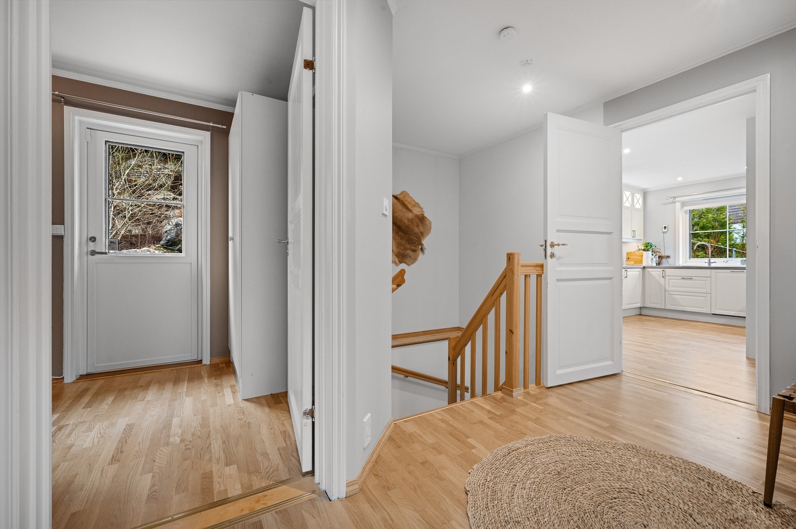 Vi beveger oss ned i første etasje. Galleribilde