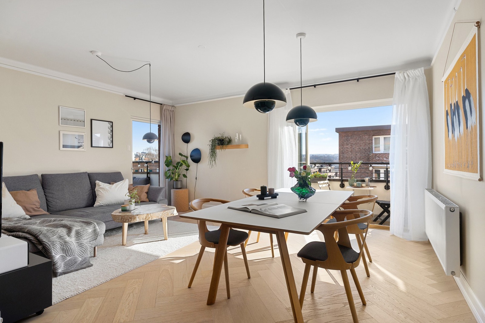 Boligen har vært igjennom en omfattende ombygning og oppussing i 2020/2021. Galleribilde