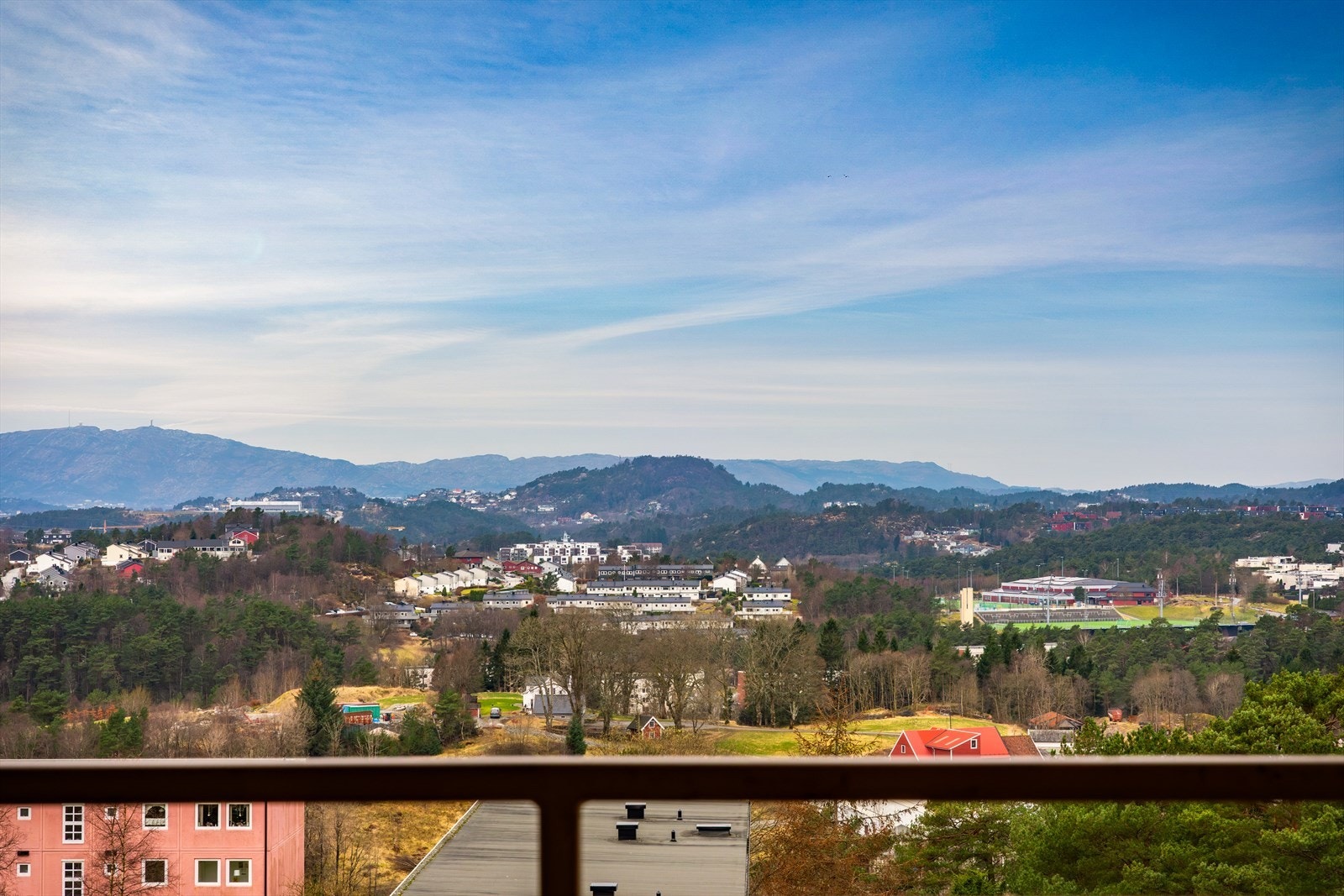 - Her kan du nyte uforstyrret utsikt over nærområdet - Galleribilde