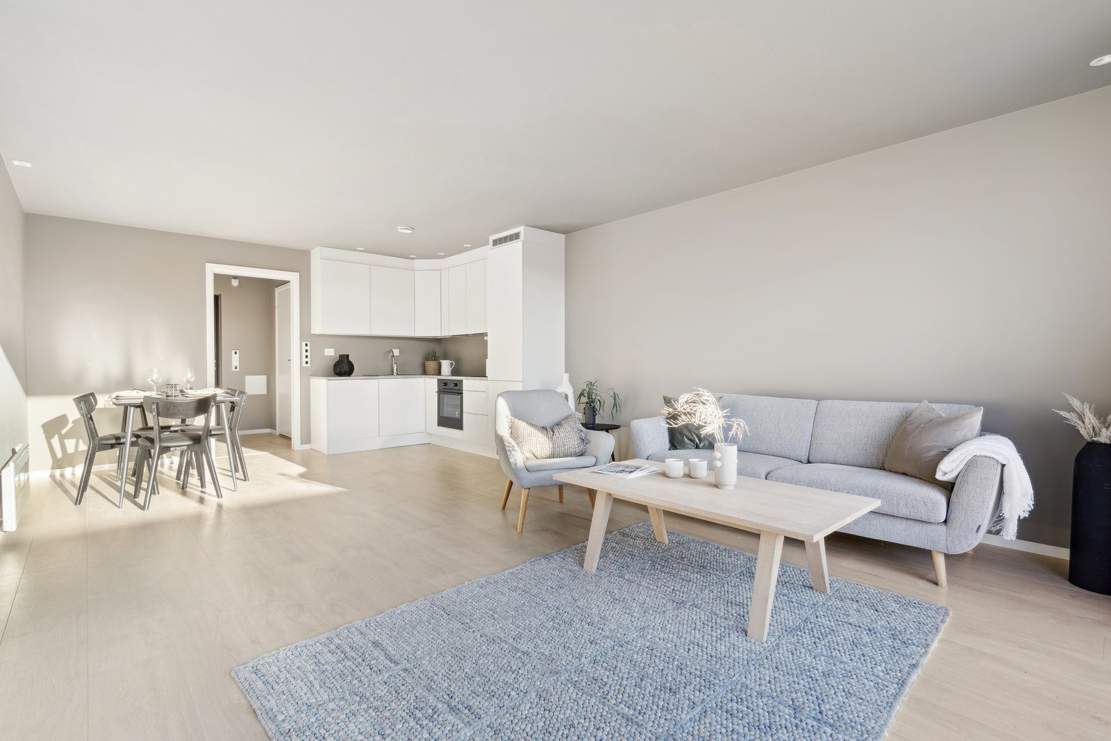 Det er effektstyring og dimmere på belysning. Galleribilde