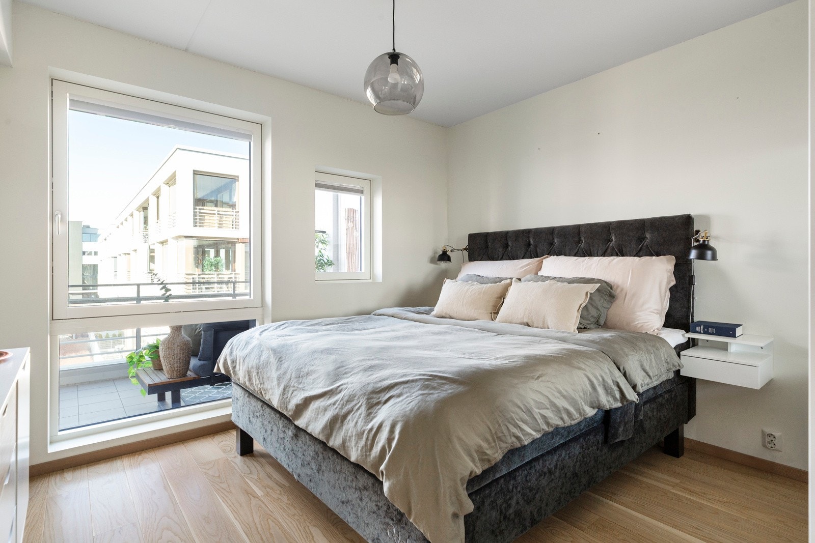 Hovedsoverommet er på hele 12,5 kvm og har god plass til stor seng og øvrig soveromsmøblement. Galleribilde