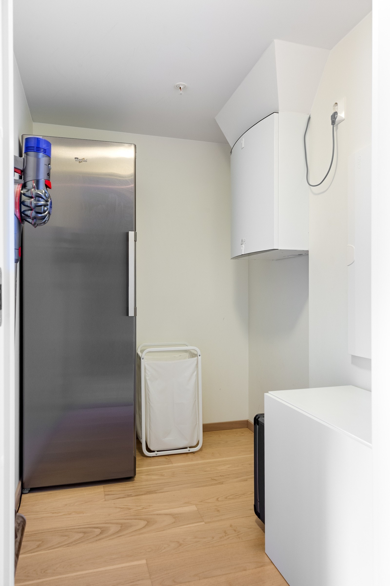 Praktisk innvendig bod på 3 kvm. Det er i tillegg en bod i kjeller på ca. 5 kvm. Galleribilde