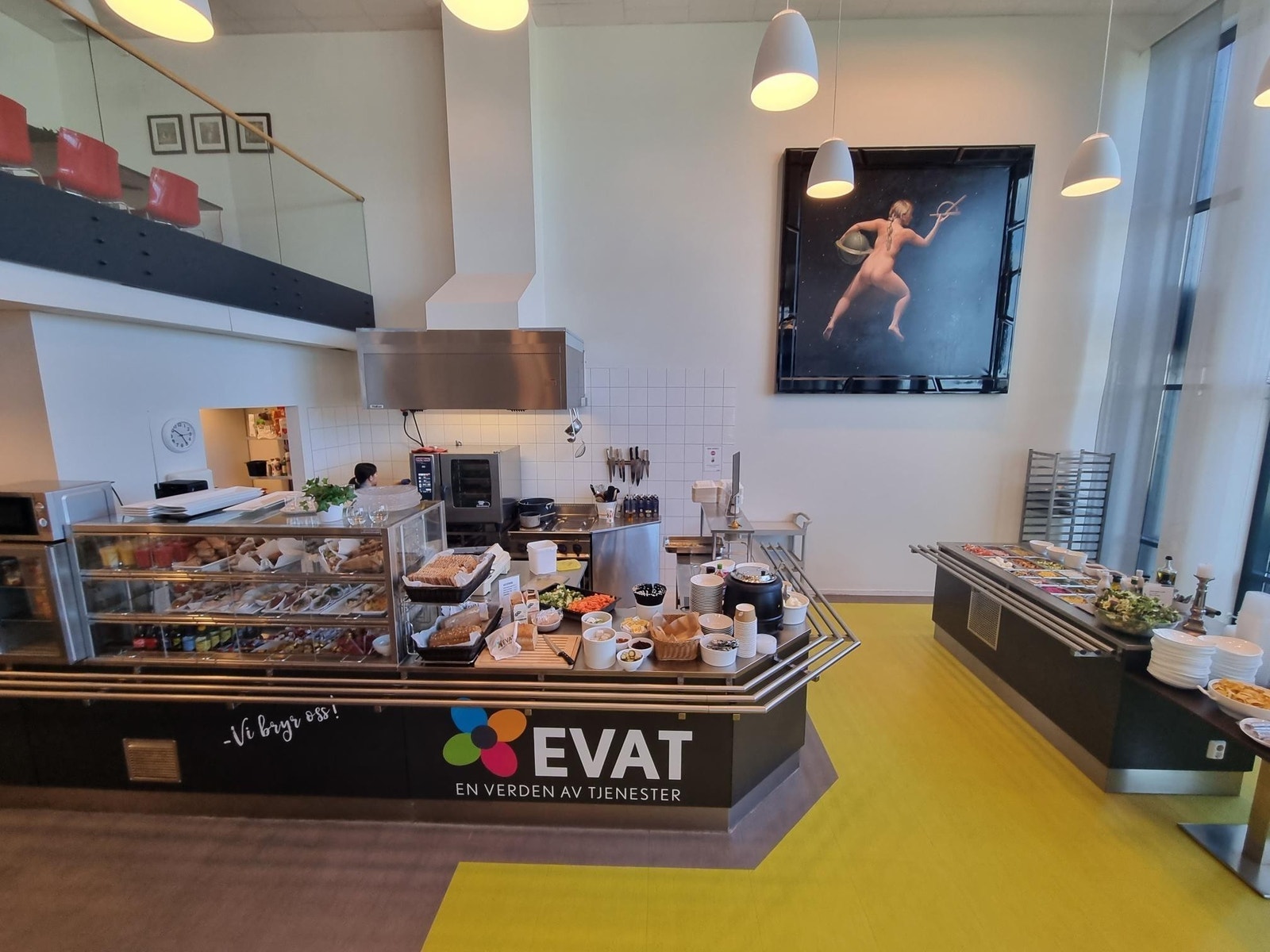 I byggets første etasje ligger den populære kantinen som driftes av EVAT AS. Galleribilde