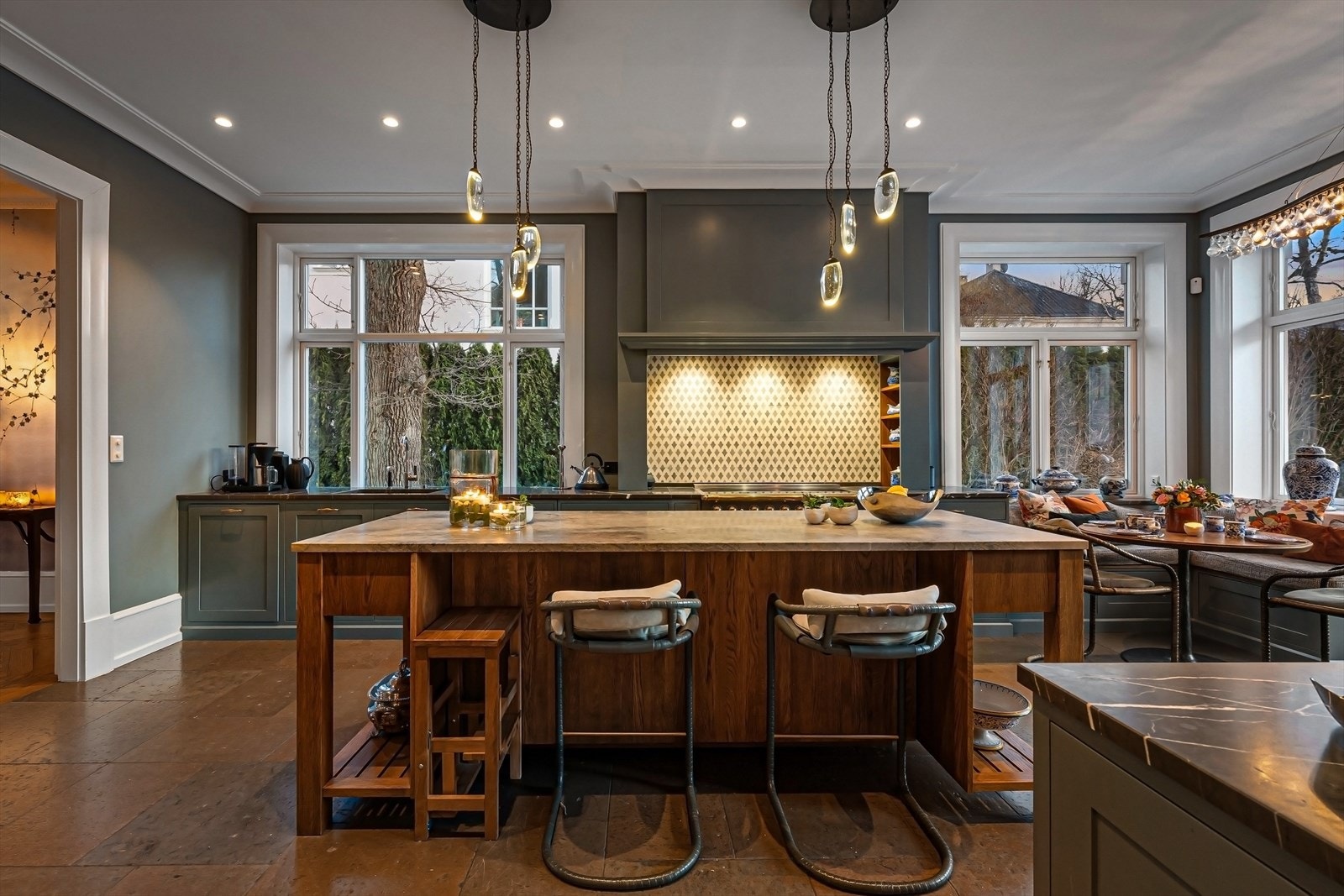 Alt av integrerte hvitevarer og ovn medfølger Galleribilde