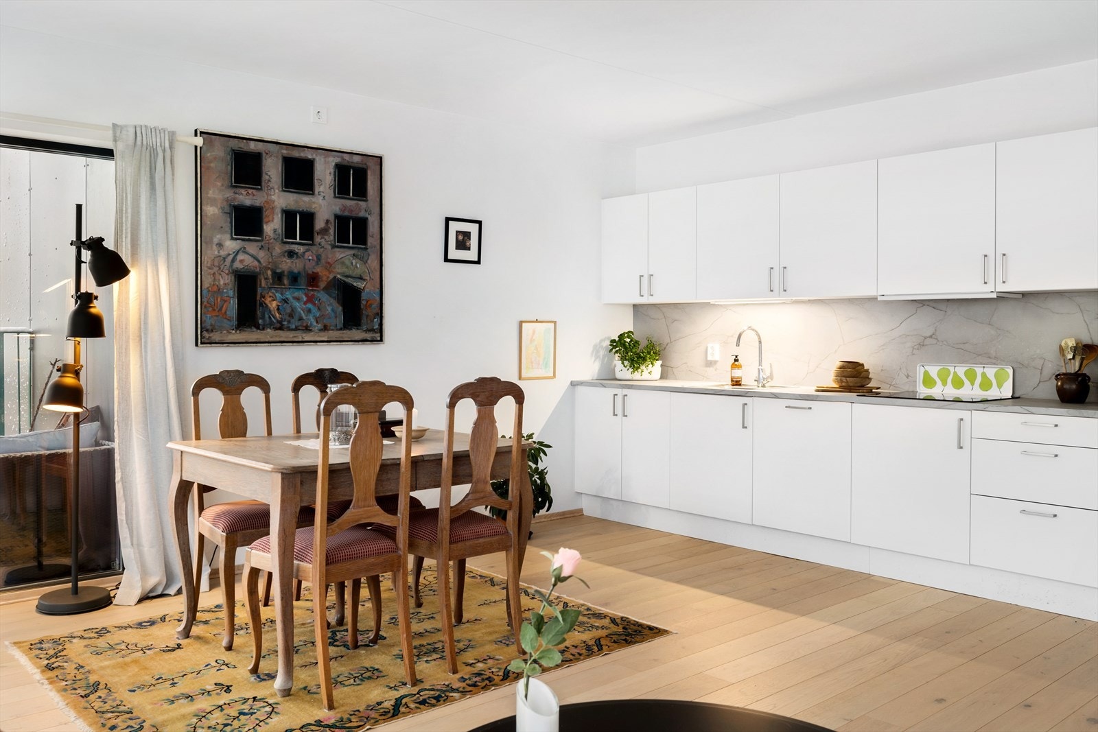 Her kan man nyte en bedre middag med familie og venner i sosialt lag! Galleribilde