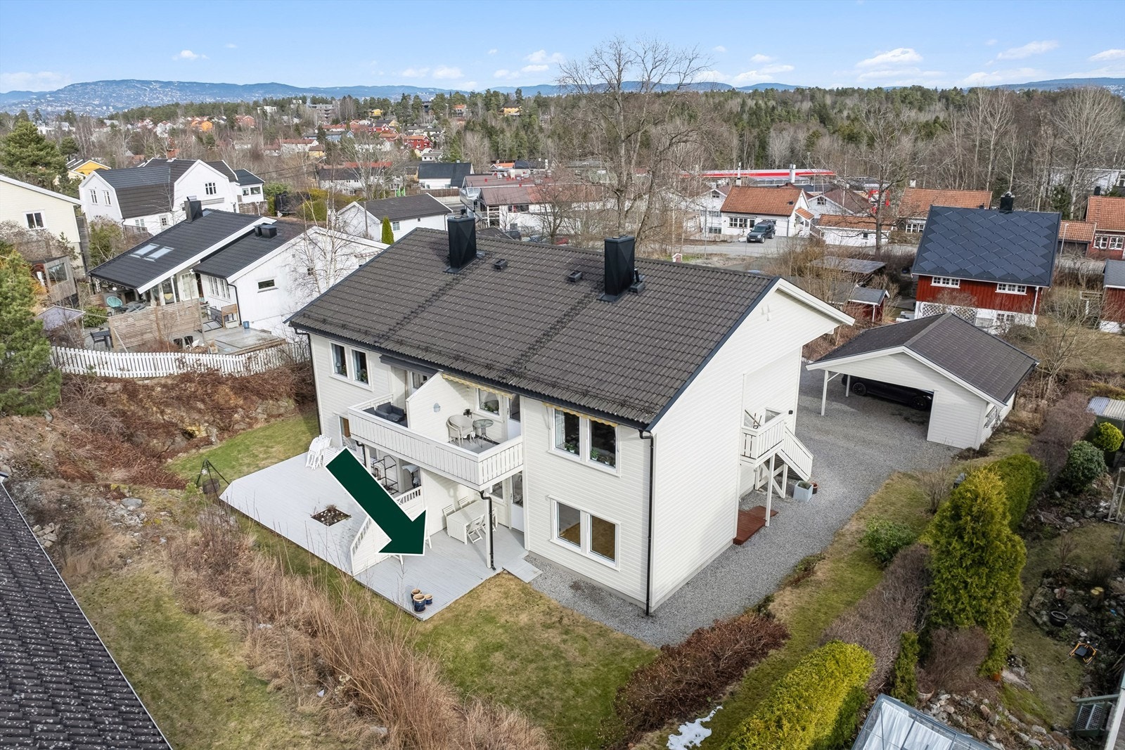 Beliggenheten er både rolig og svært sentral. Flaskebekk senter er bare få minutters gange unna, og her finner du matbutikk, apotek, jernvareforretning, restauranter og legesenter Galleribilde