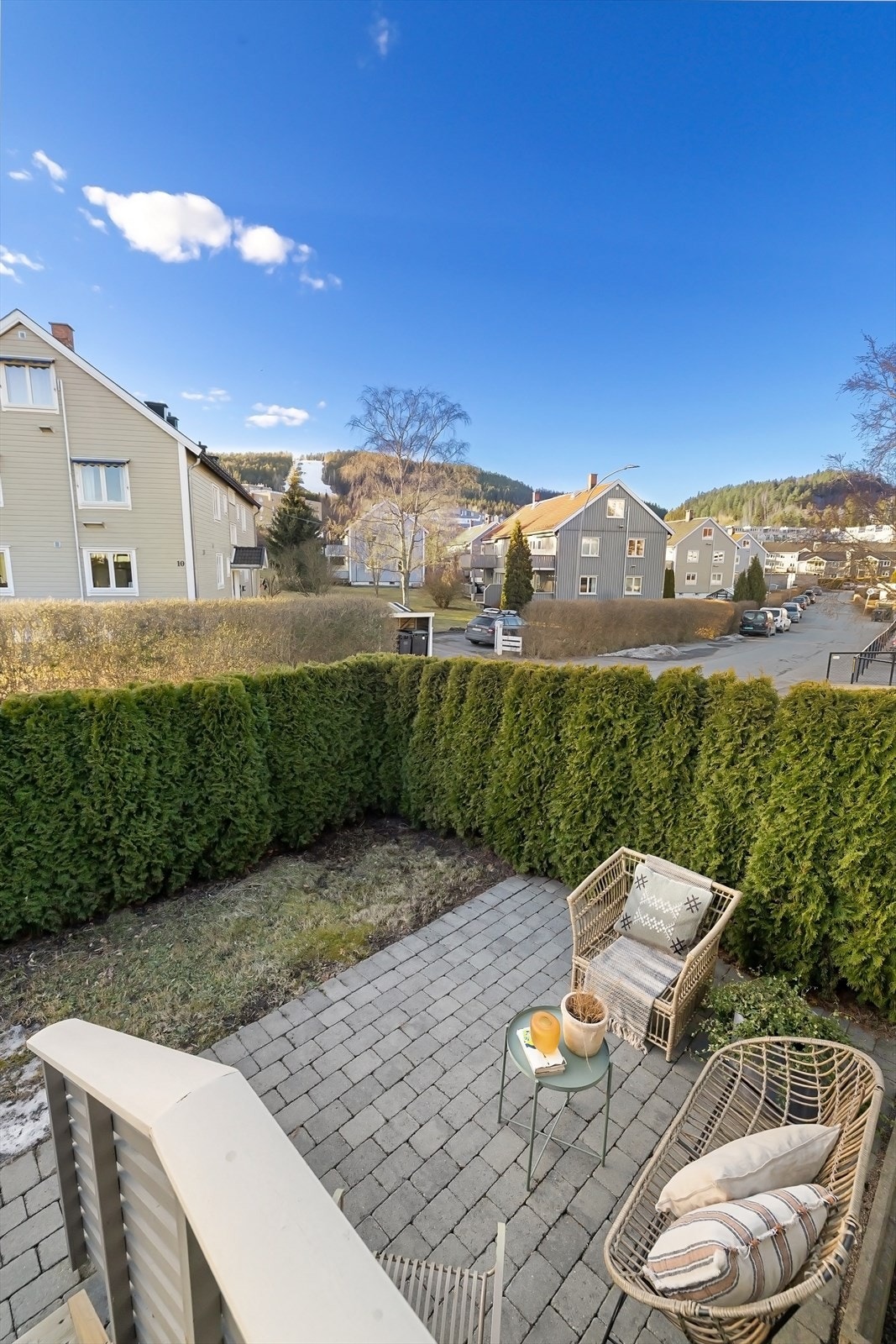 Her løper og sykler barn på bilfrie veier mellom rekkehusene - ren barndomsidyll! Galleribilde