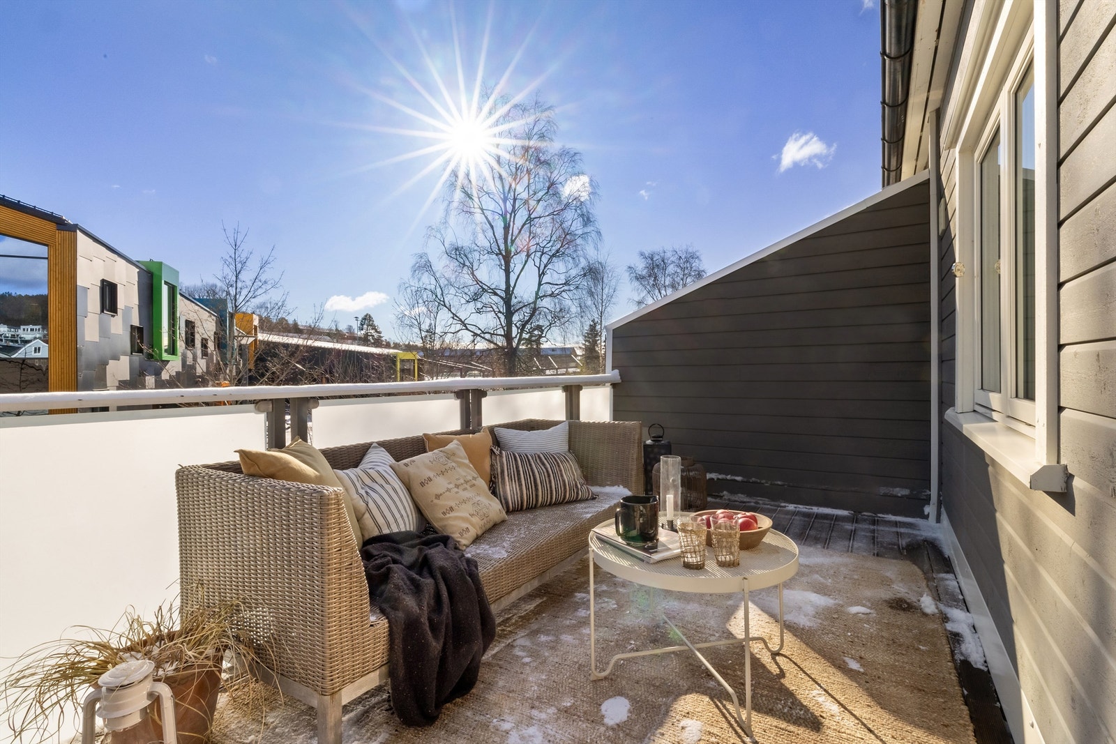 Et herlig uterom hvor en kan nyte fine morgenstunder med flotte solforhold fra tidlig morgen til ca. 13.30 midtsommers iht. solkart Galleribilde