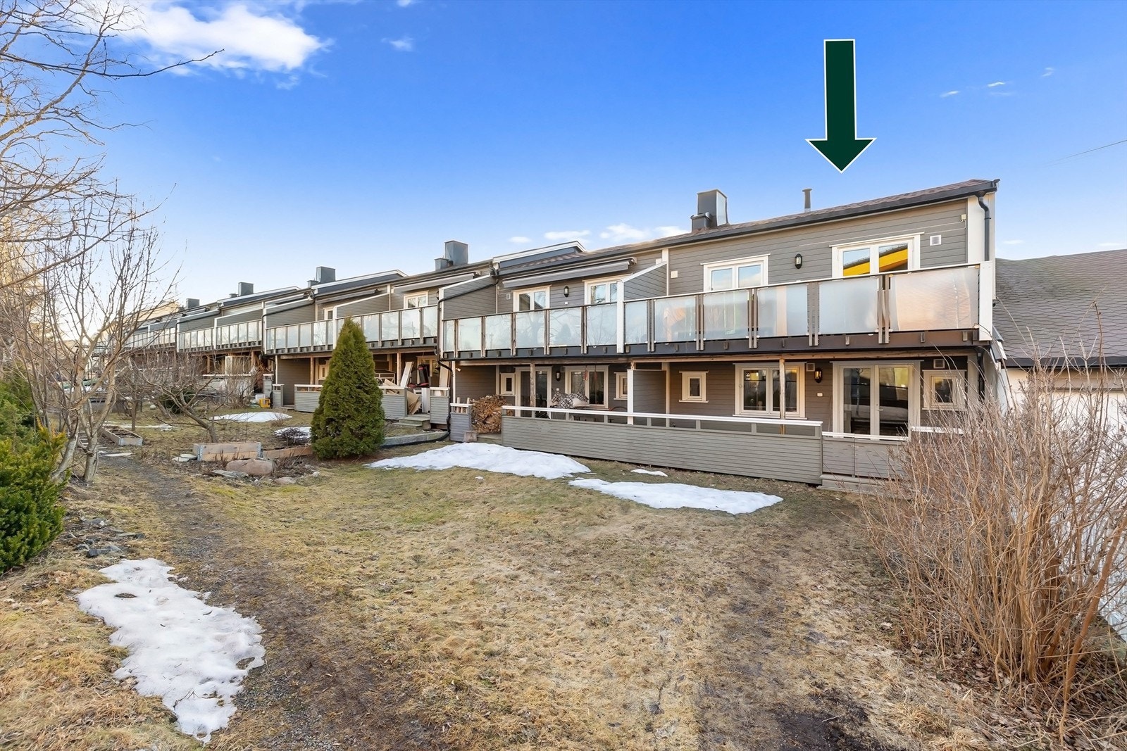 Hagen har en overkommelig størrelse i henhold til hagearbeid og ikke minst nok plass til trampoline! Galleribilde