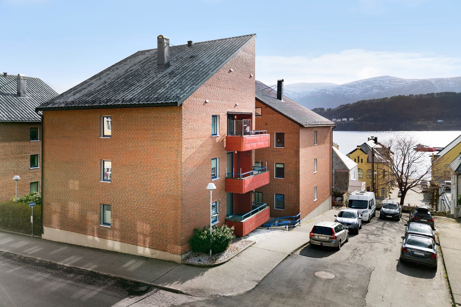 Dette er et veldrevent borettslag, beliggende i et rolig og populært område. Galleribilde