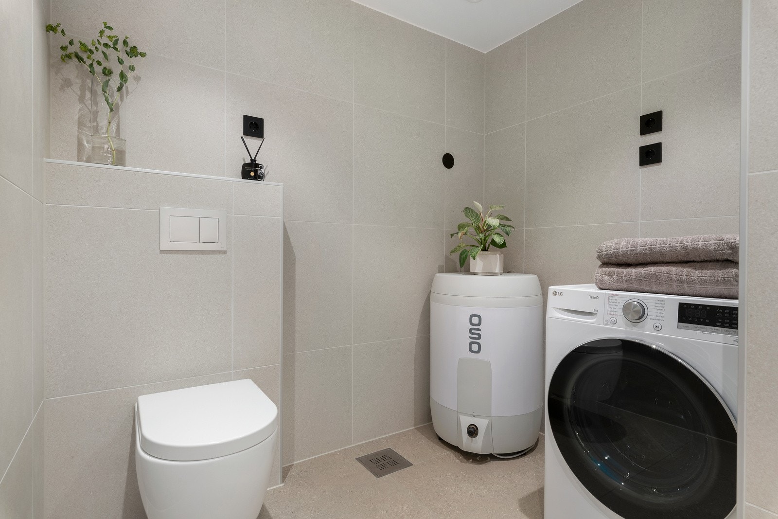 Badet blei fornyet i 2023 - flislagt gulv med varmekabler. Galleribilde