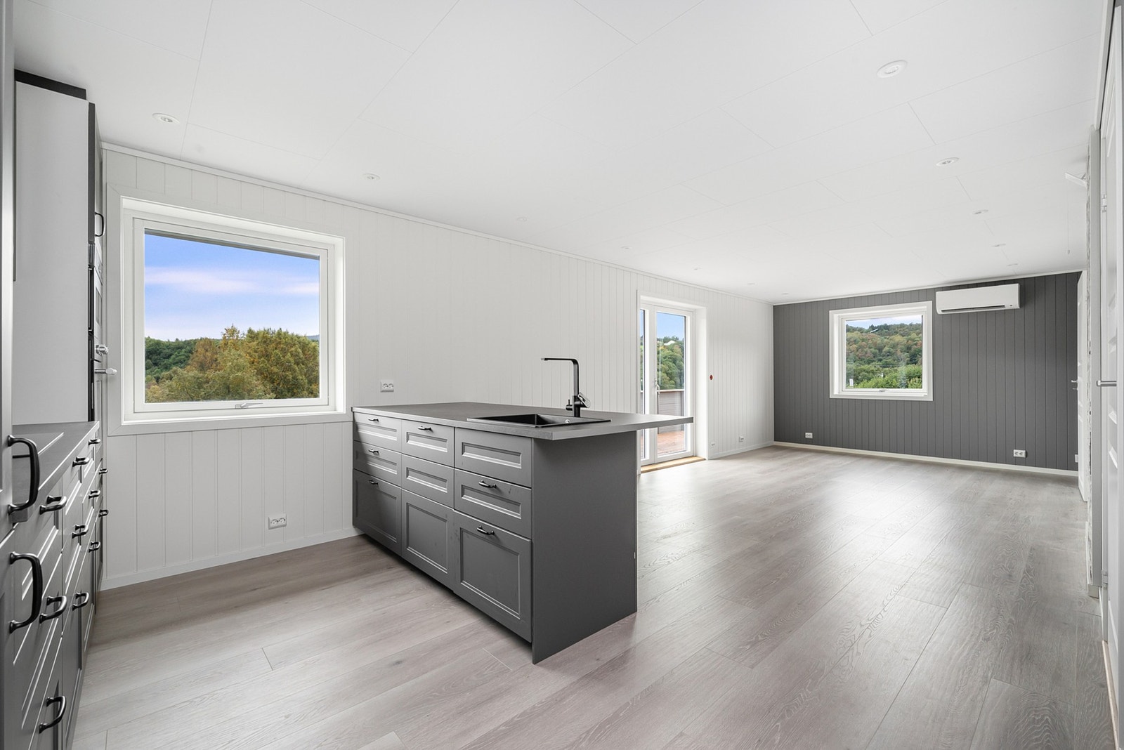 En barløsning er samlingspunktet, perfekt til måltider og gode samtaler, men også for lekselesing mens maten lages. Galleribilde