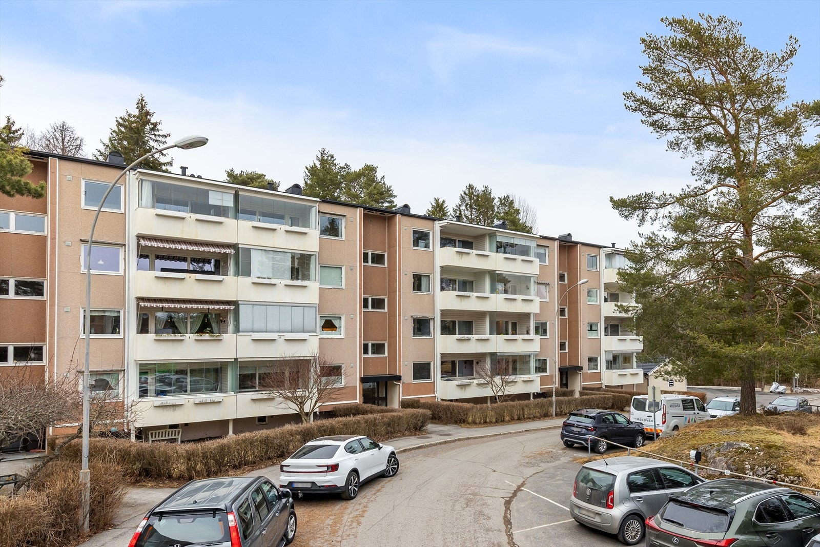 Leiligheten ligger i fjerde etasje i et veldrevet borettslag Galleribilde