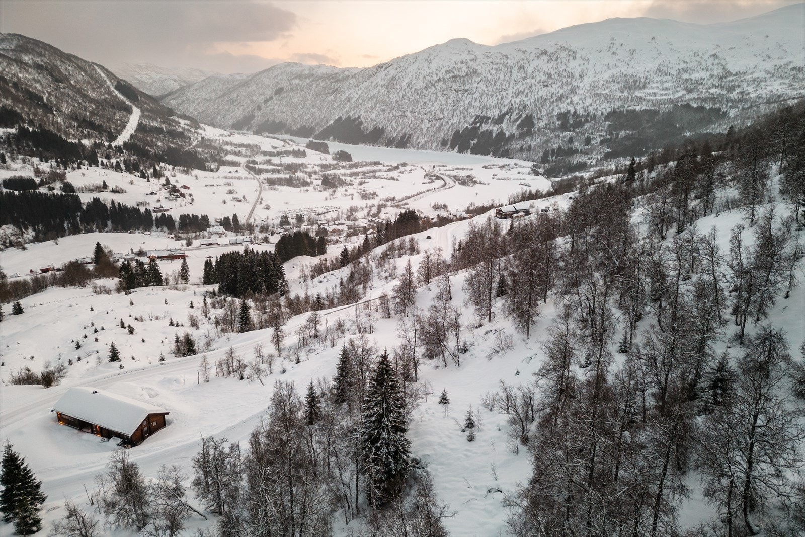 Tomtene ligger meget flott til oppe i høyden. Galleribilde